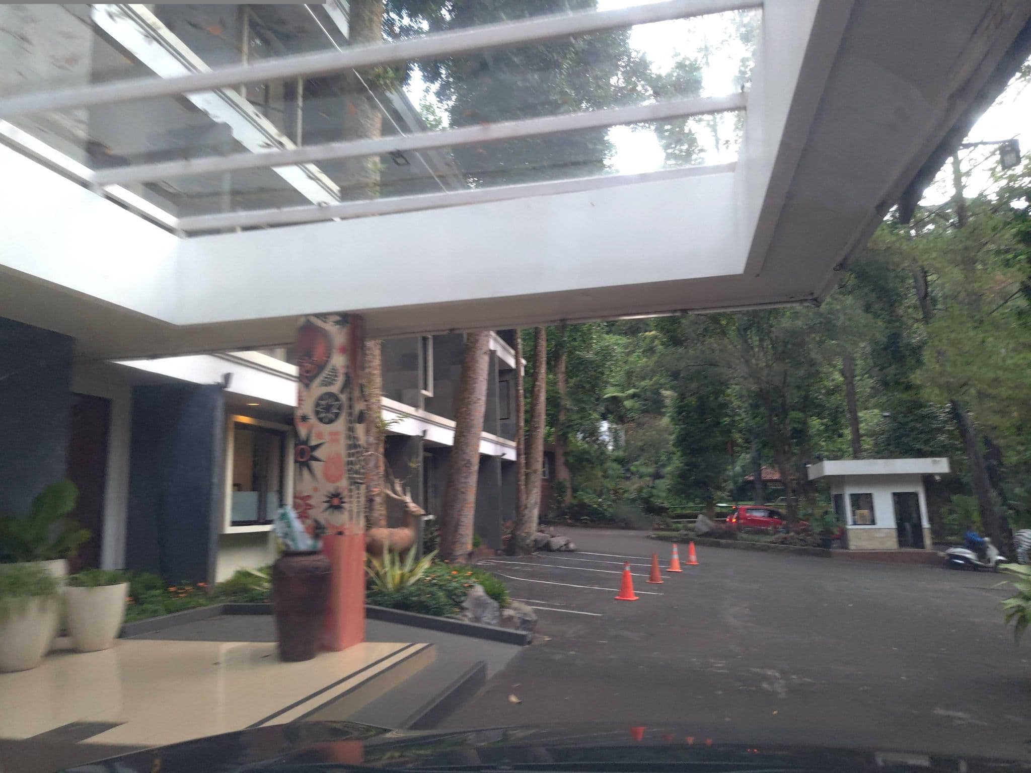 Street view near Safari Lodge, Caringin — © FotoPeta (CC BY-SA · Mapillary)
