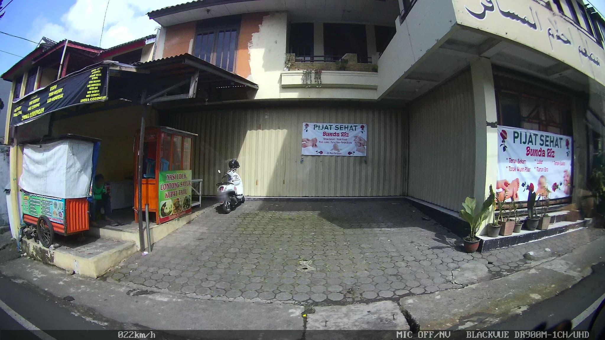 Street view near Bumi Ciherang Hotel, Cianjur — © kaart_2 (CC BY-SA · Mapillary)