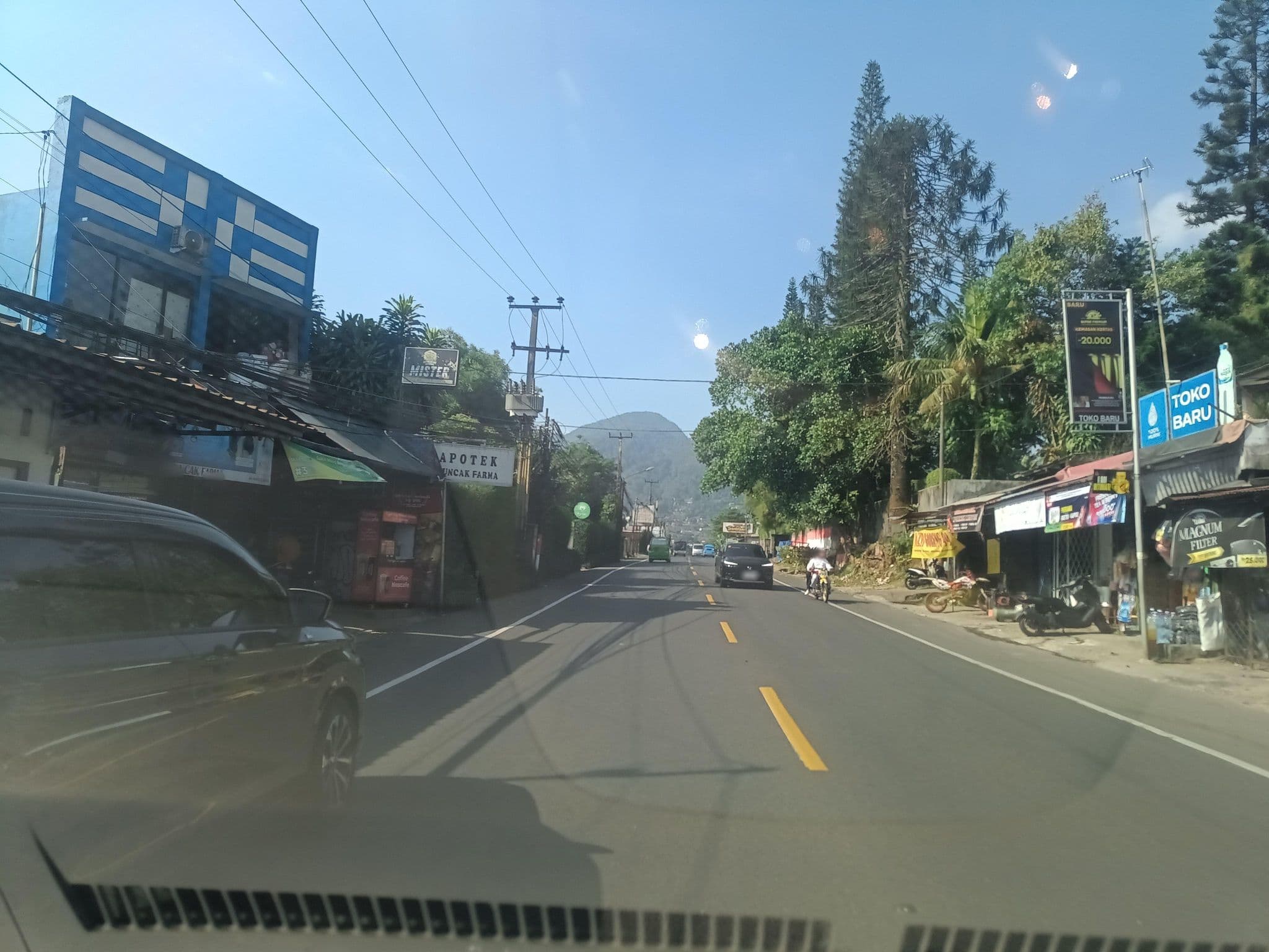 Street view near Villa Rosalia, Caringin — © hen0ch (CC BY-SA · Mapillary)