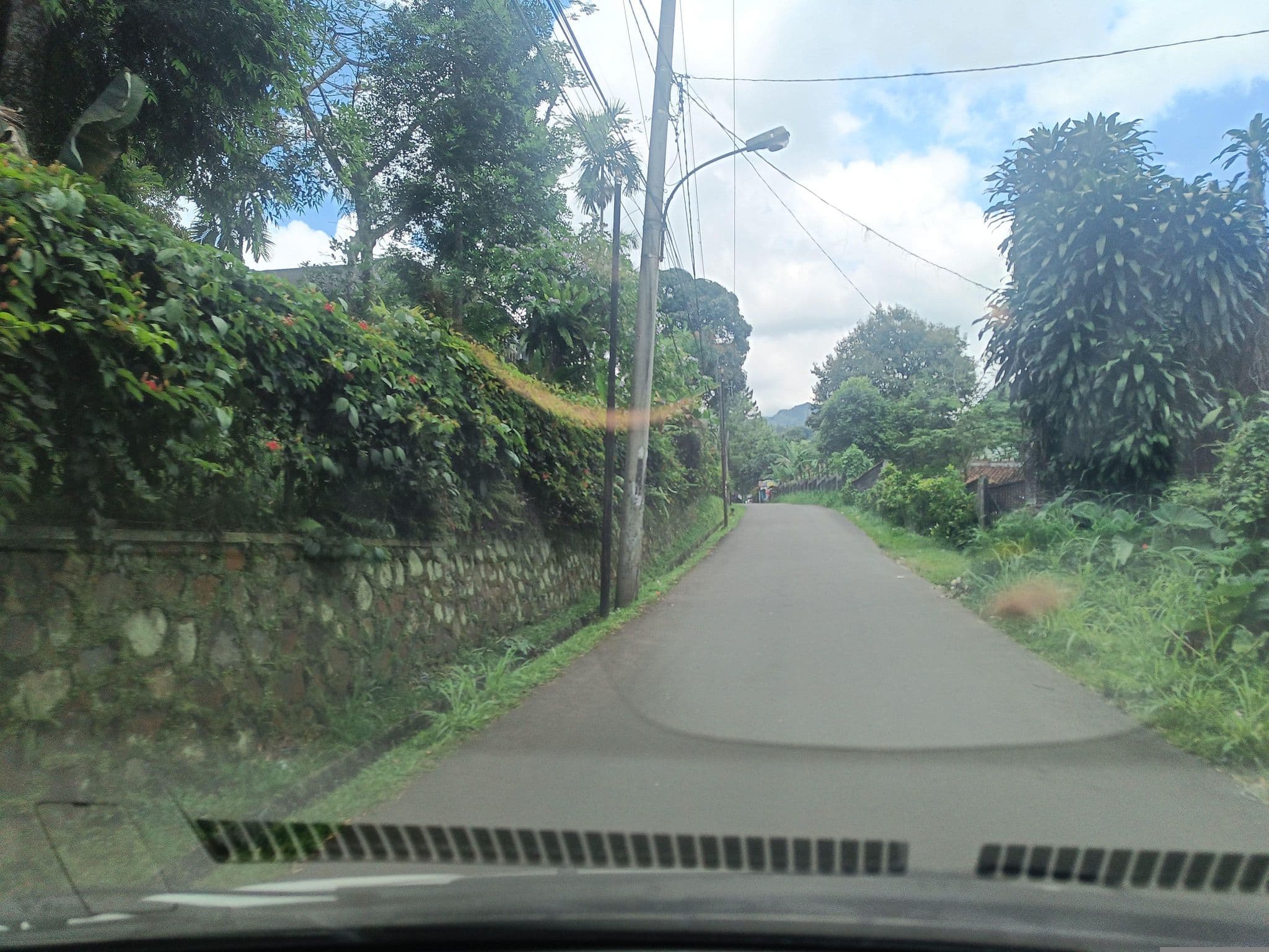 Street view near Wisma Tempo Sirnagalih, Caringin — © hen0ch (CC BY-SA · Mapillary)