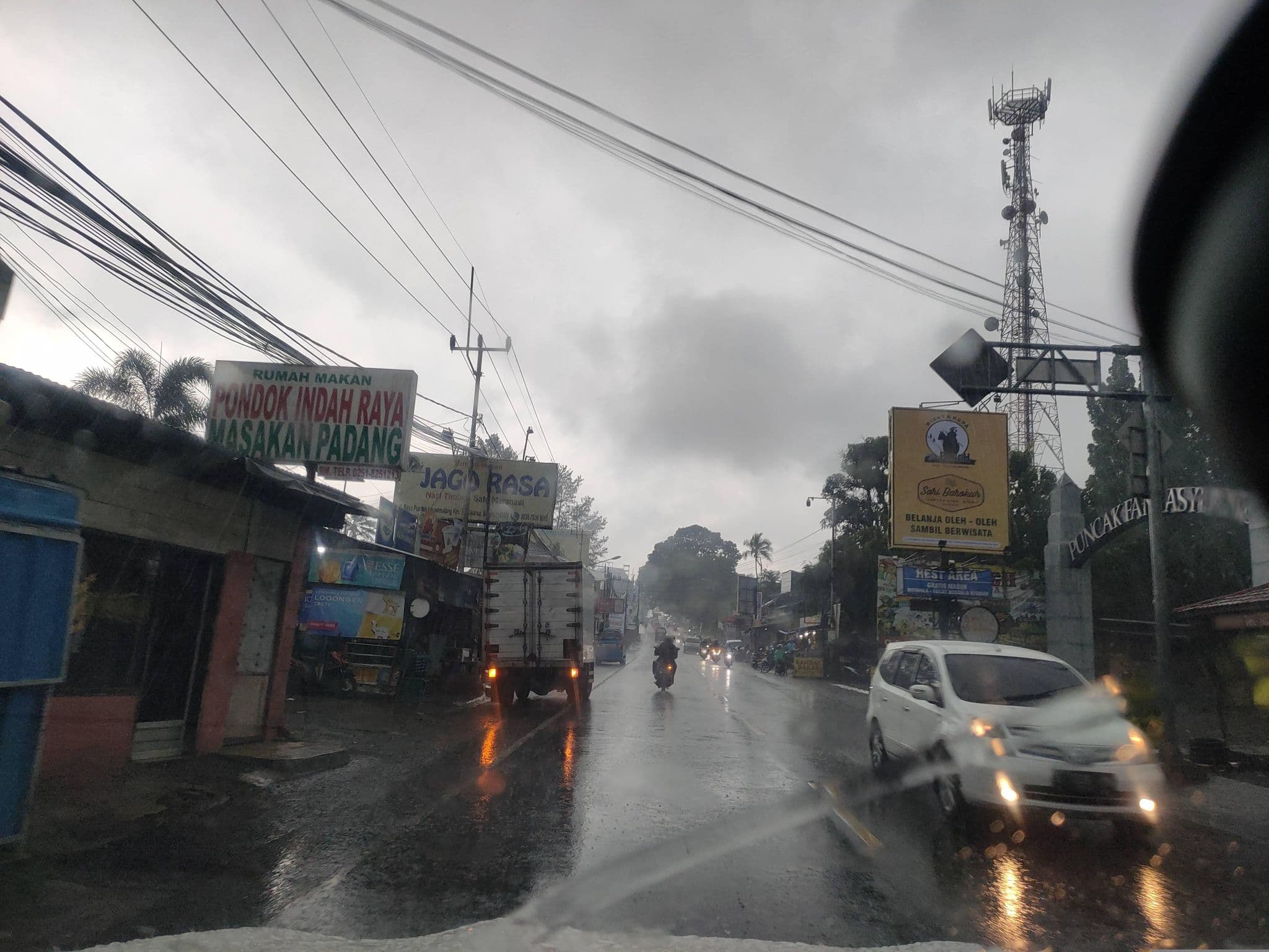 Street view near 428 inn, Caringin — © Kaart_Local (CC BY-SA · Mapillary)