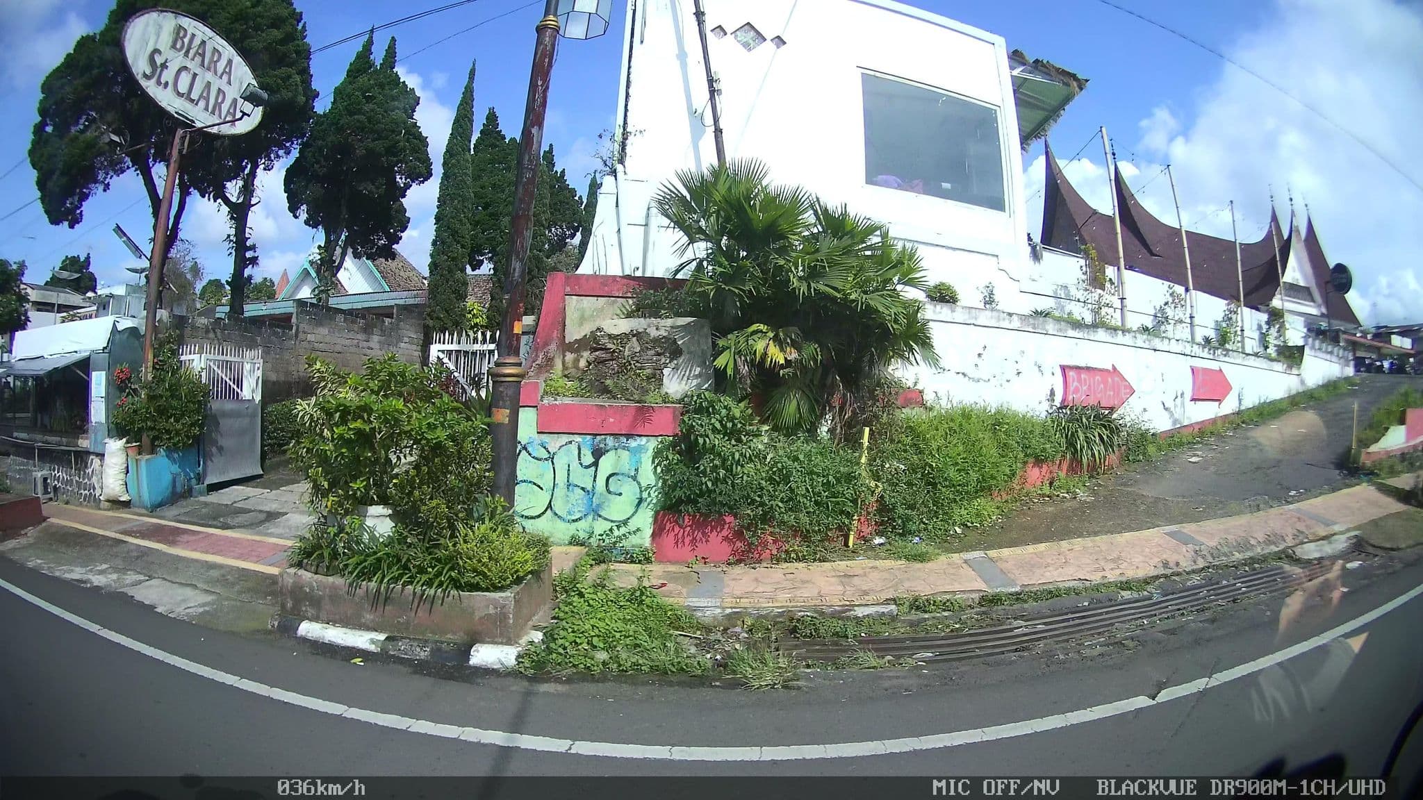 Street view near Warna Sari Hotel, Restaurant, and Resort, Cianjur — © kaart_2 (CC BY-SA · Mapillary)