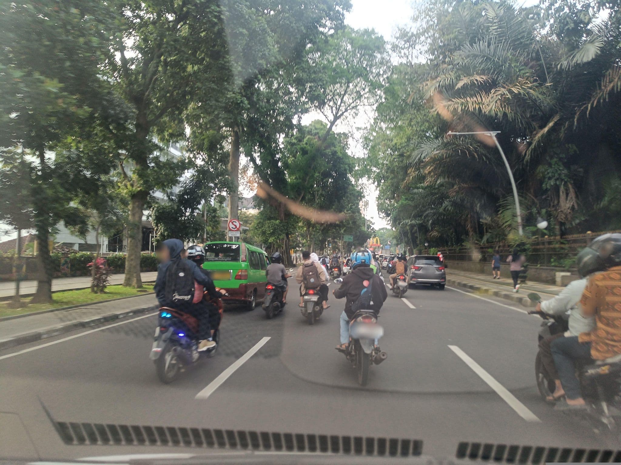 Street view near Penthouse L'Hotel Des Royales, Bogor — © hen0ch (CC BY-SA · Mapillary)