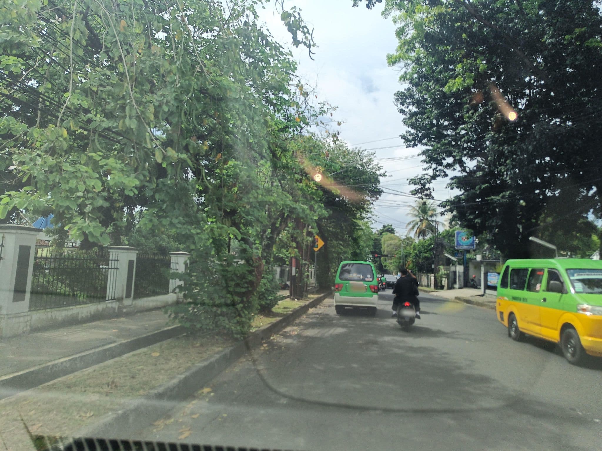 Street view near Hotel Santika Makassar, Bogor — © hen0ch (CC BY-SA · Mapillary)