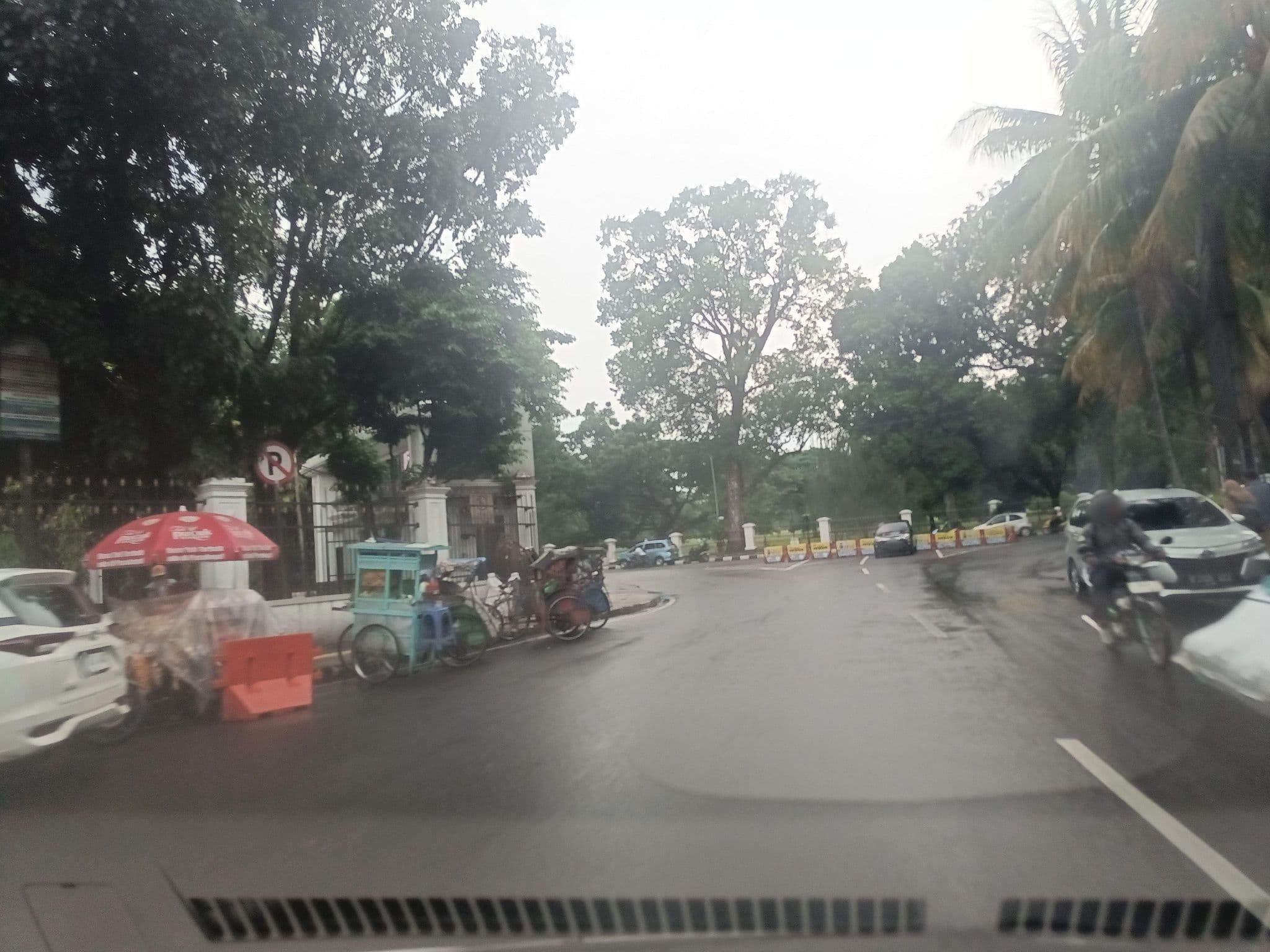 Street view near Executive Room Salak Hotel, Bogor — © hen0ch (CC BY-SA · Mapillary)