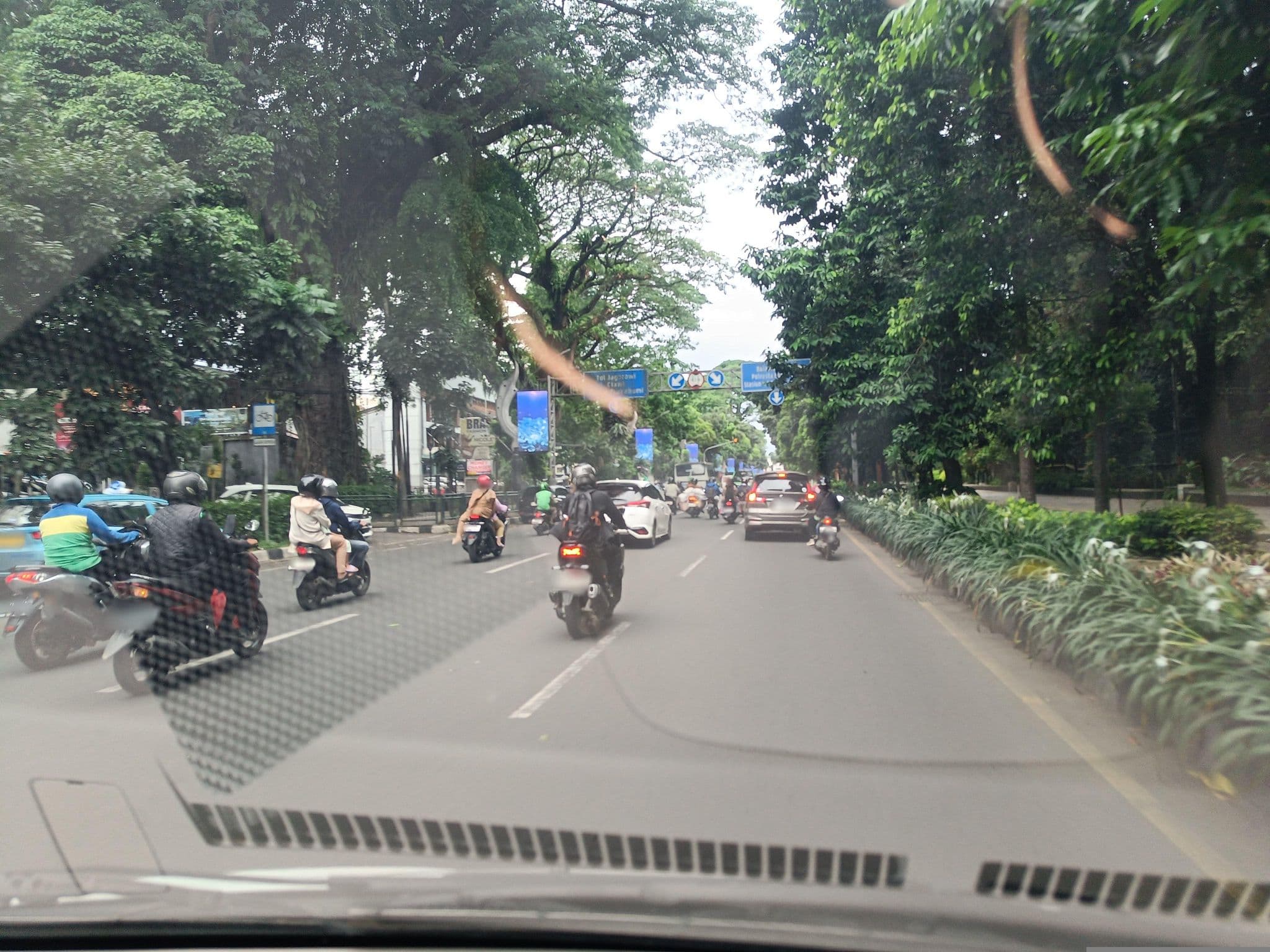 Street view near Hotel Grand Savero, Bogor — © hen0ch (CC BY-SA · Mapillary)