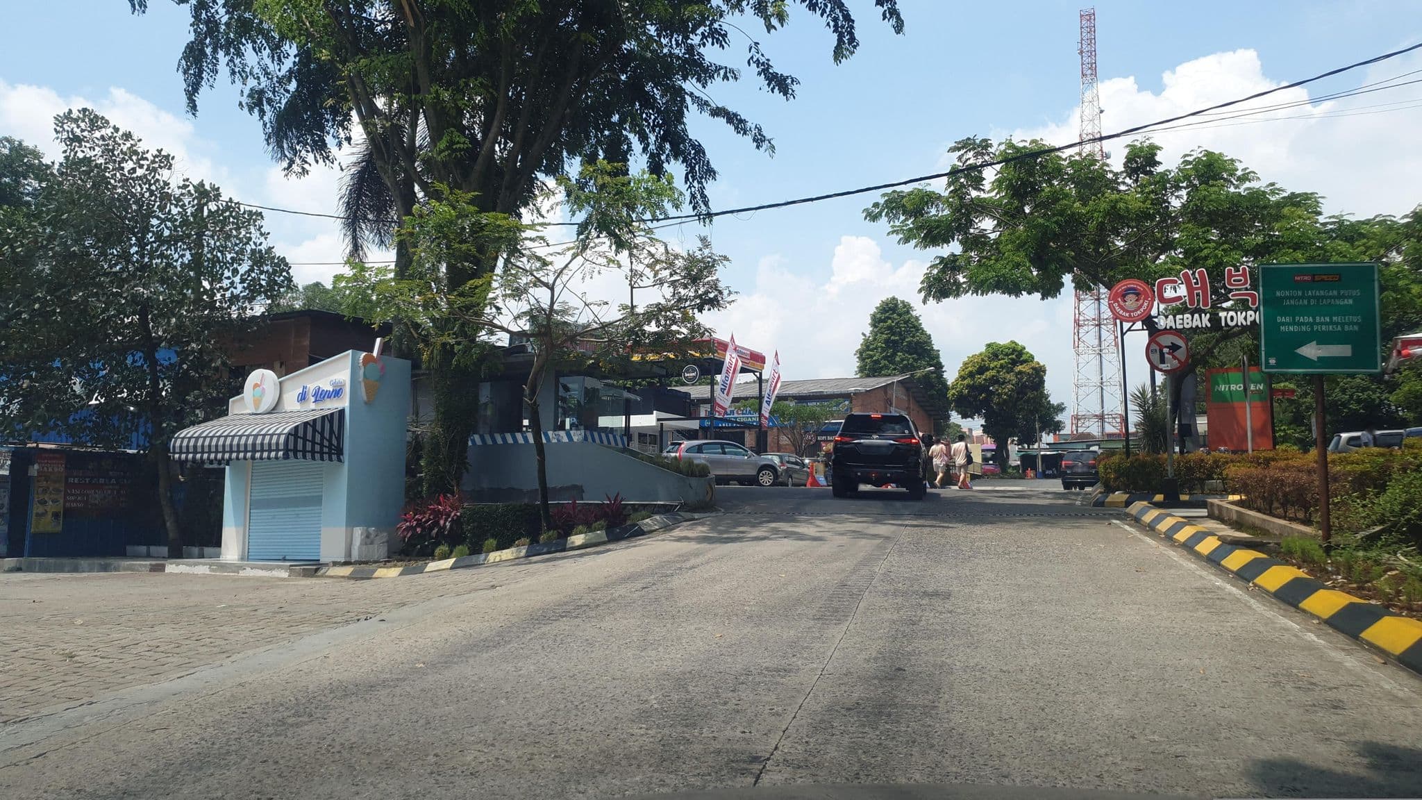Street view near Hotel Puncak Raya, Bogor — © Kaart_Local (CC BY-SA · Mapillary)