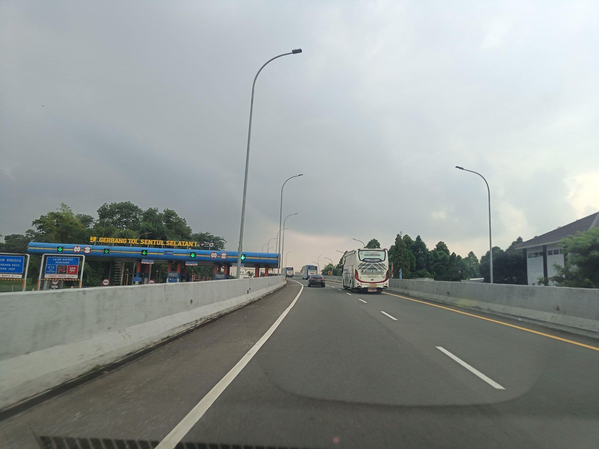Street view near RedTop Hotel & Convention Center, Bogor — © hen0ch (CC BY-SA · Mapillary)