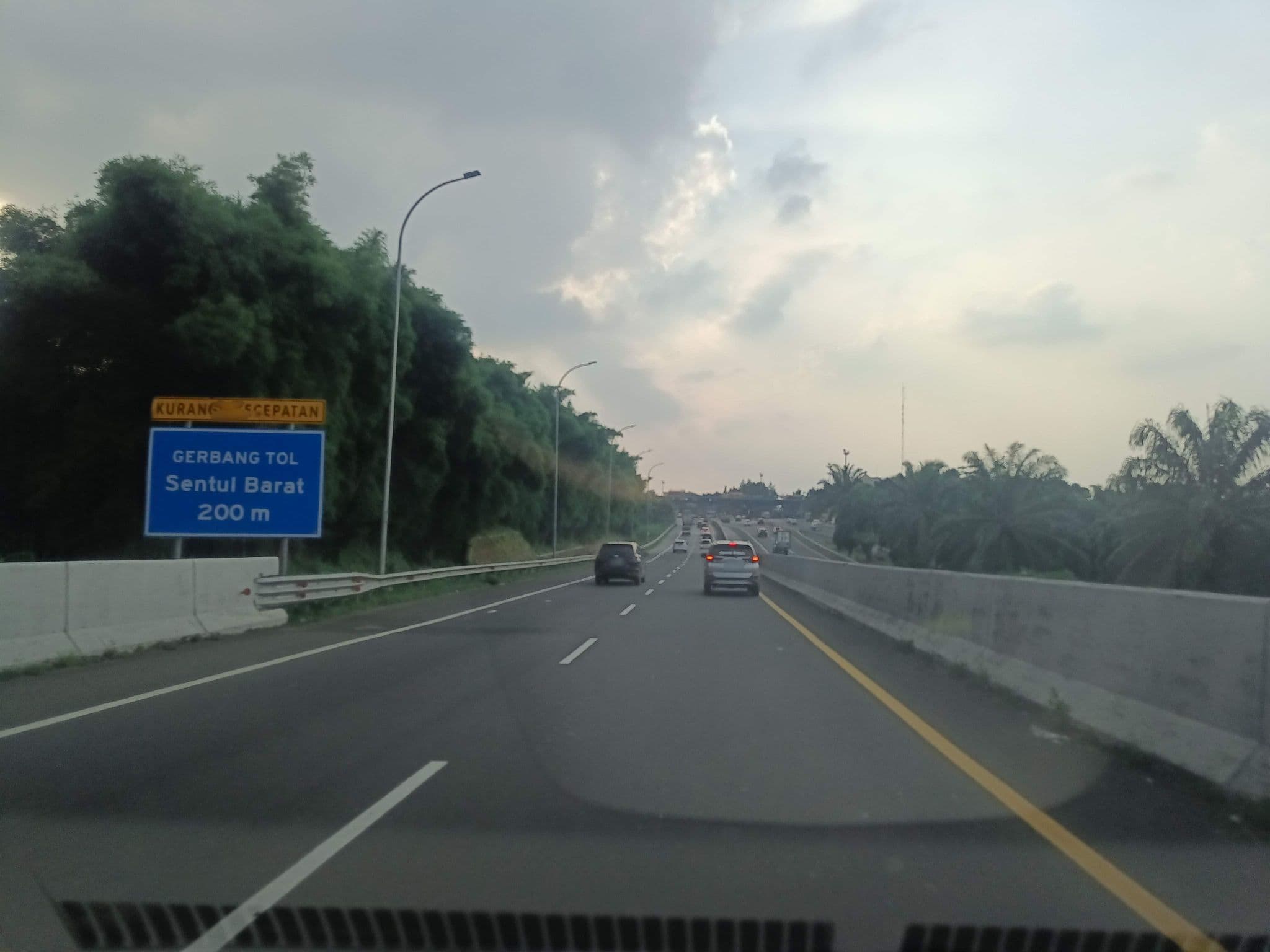Street view near Hotel Sahira Bogor***, Bogor — © hen0ch (CC BY-SA · Mapillary)