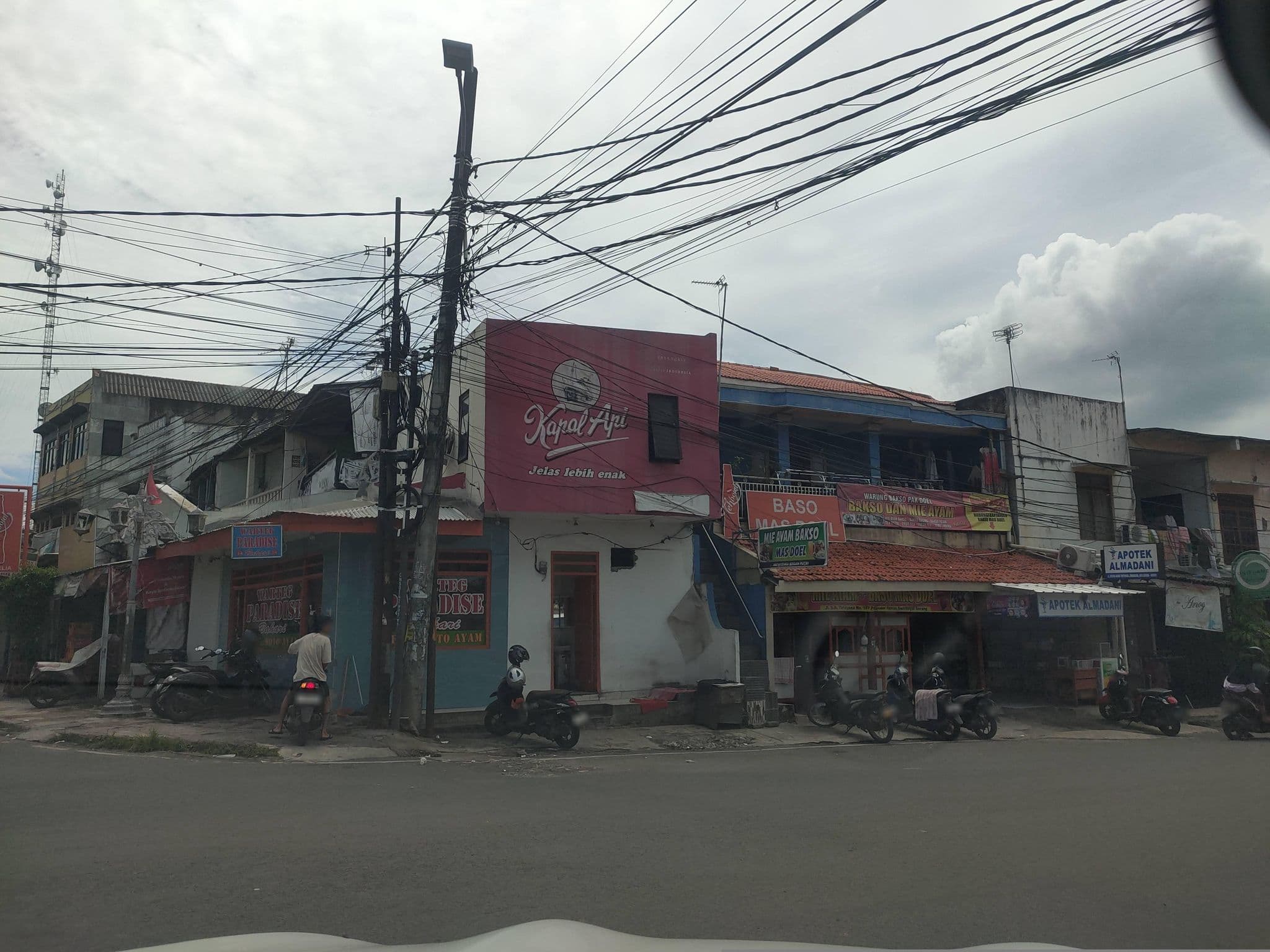 Street view near Hotel Taman Sari, Serang — © Kaart_Local (CC BY-SA · Mapillary)