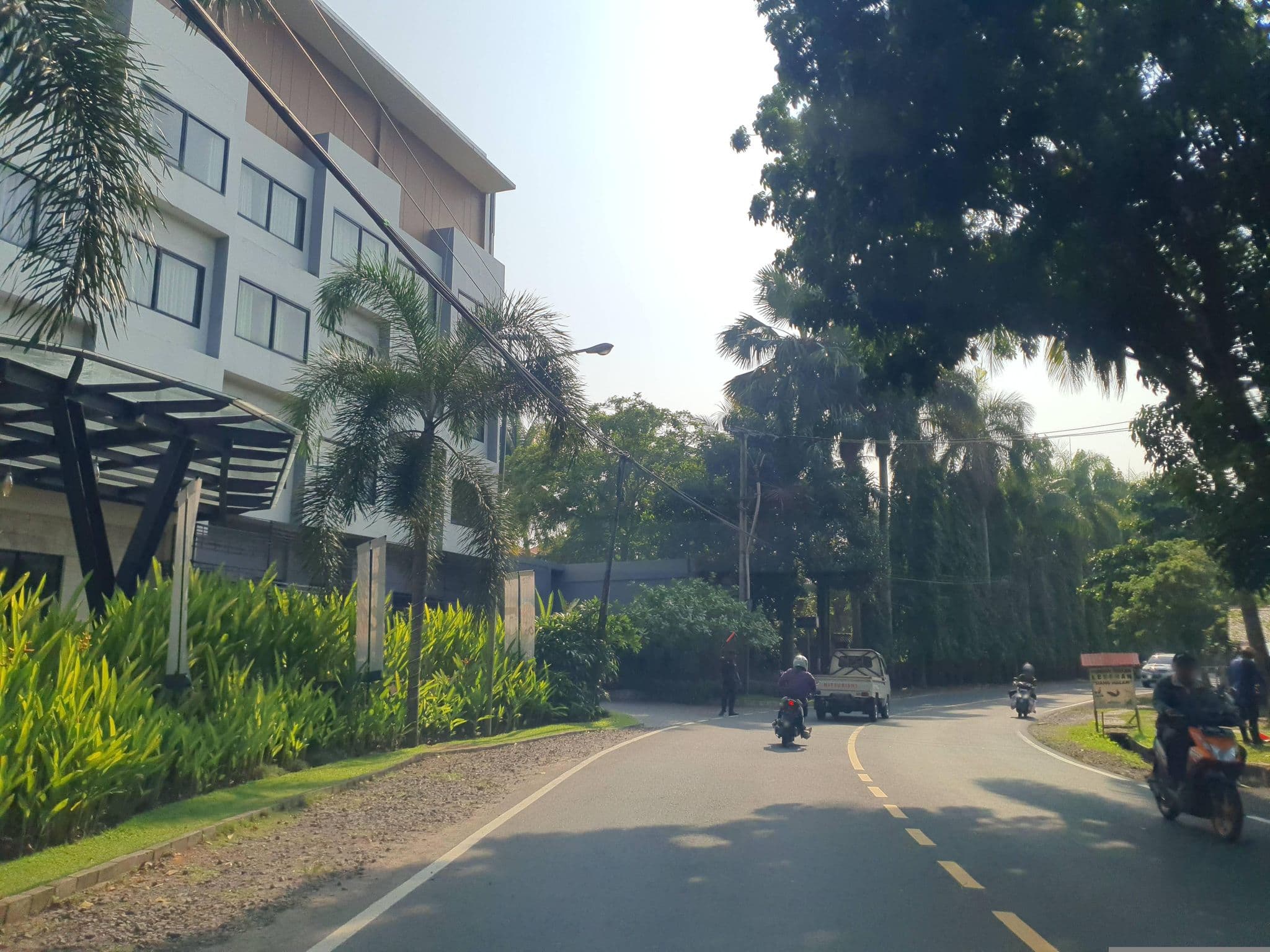 Street view near Marina Anyer Villa & Resort, Labuan — © FotoPeta (CC BY-SA · Mapillary)
