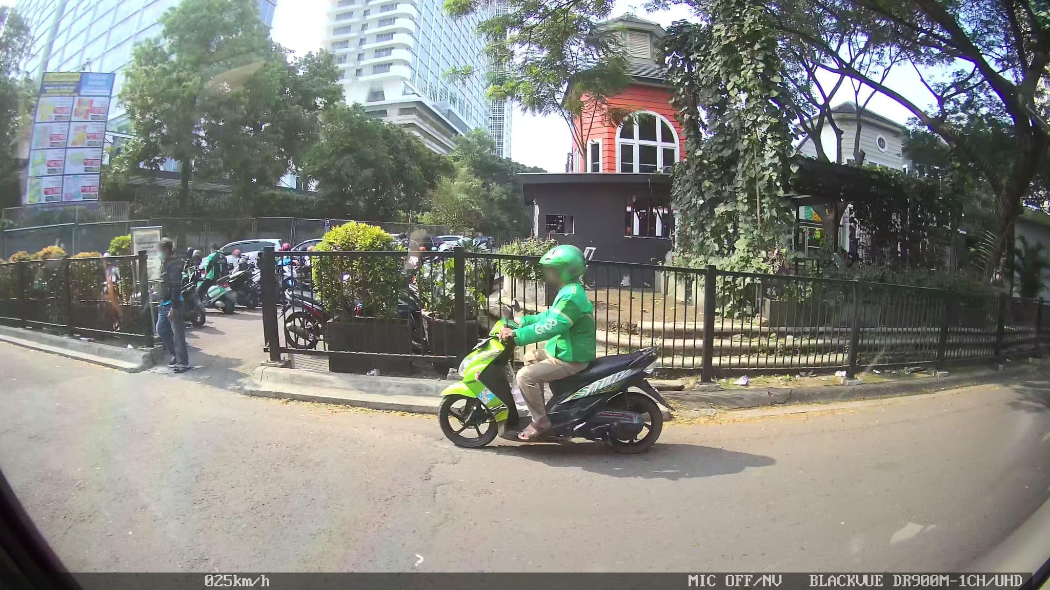 Street view near Tune hotel makassa, Tangerang — © kaart_2 (CC BY-SA · Mapillary)