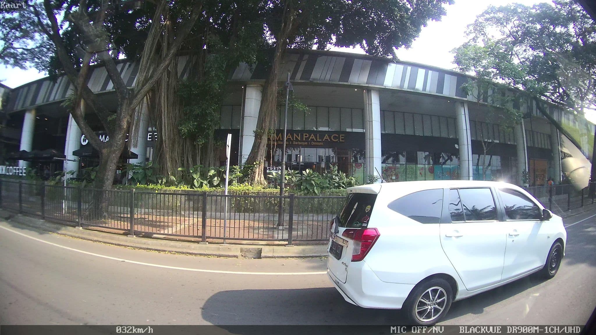 Street view near Hotel Arya Duta, Tangerang — © kaart_2 (CC BY-SA · Mapillary)