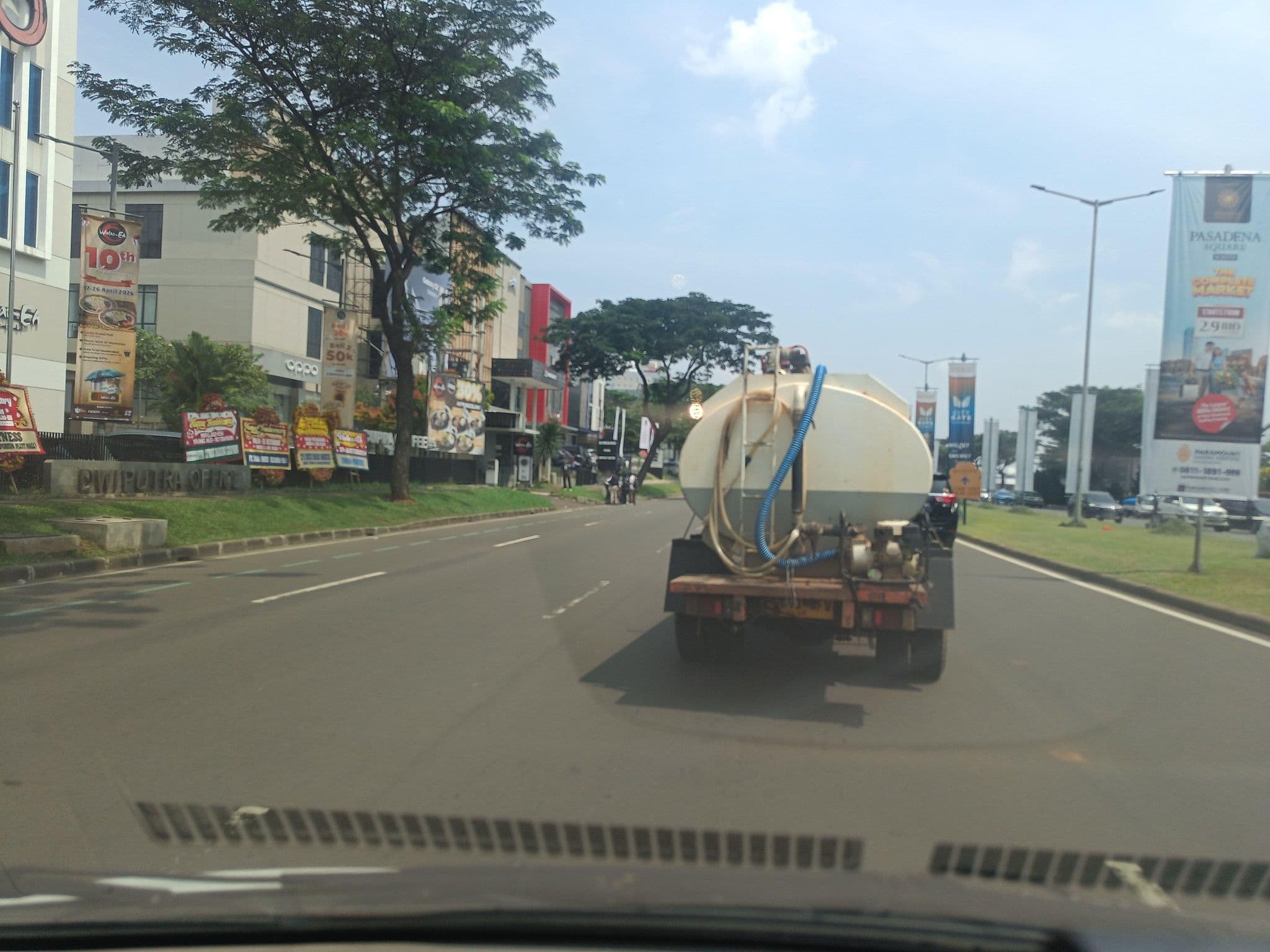 Street view near Aston Paramount Serpong Mezzanine Resto, Tangerang — © hen0ch (CC BY-SA · Mapillary)