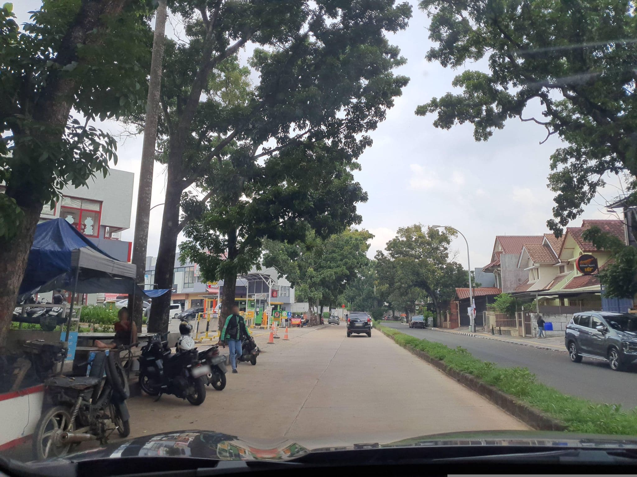 Street view near Hotel arya duta, Serpong — © FotoPeta (CC BY-SA · Mapillary)