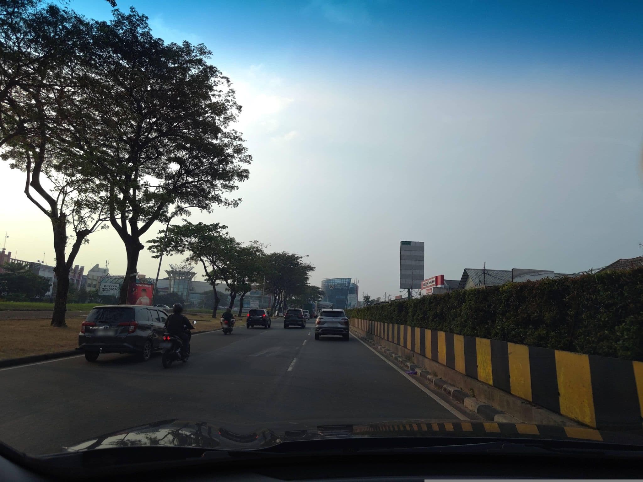 Street view near Grand Hotel Preanger, Serpong — © FotoPeta (CC BY-SA · Mapillary)