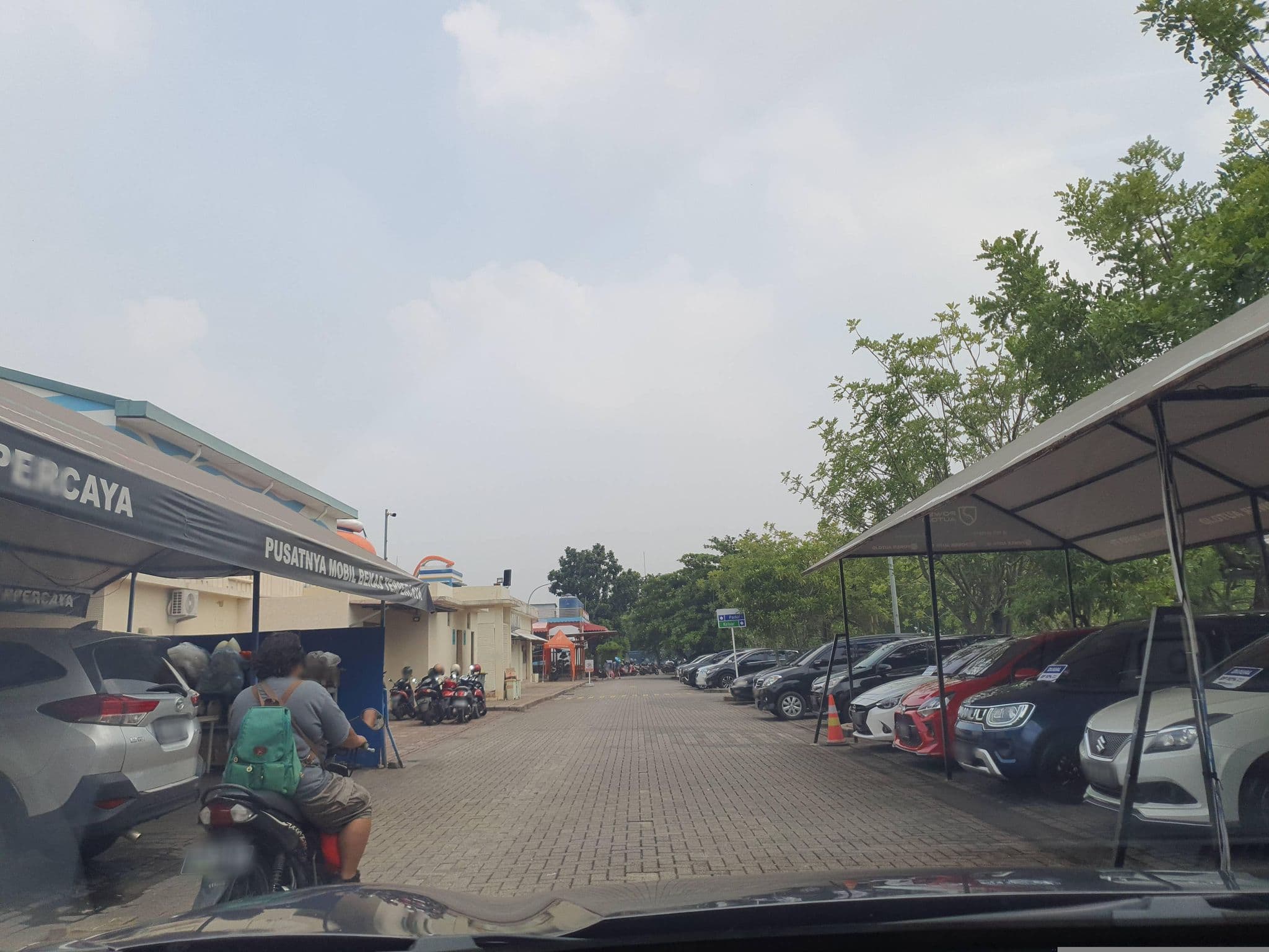 Street view near Hotel santika, Serpong — © FotoPeta (CC BY-SA · Mapillary)