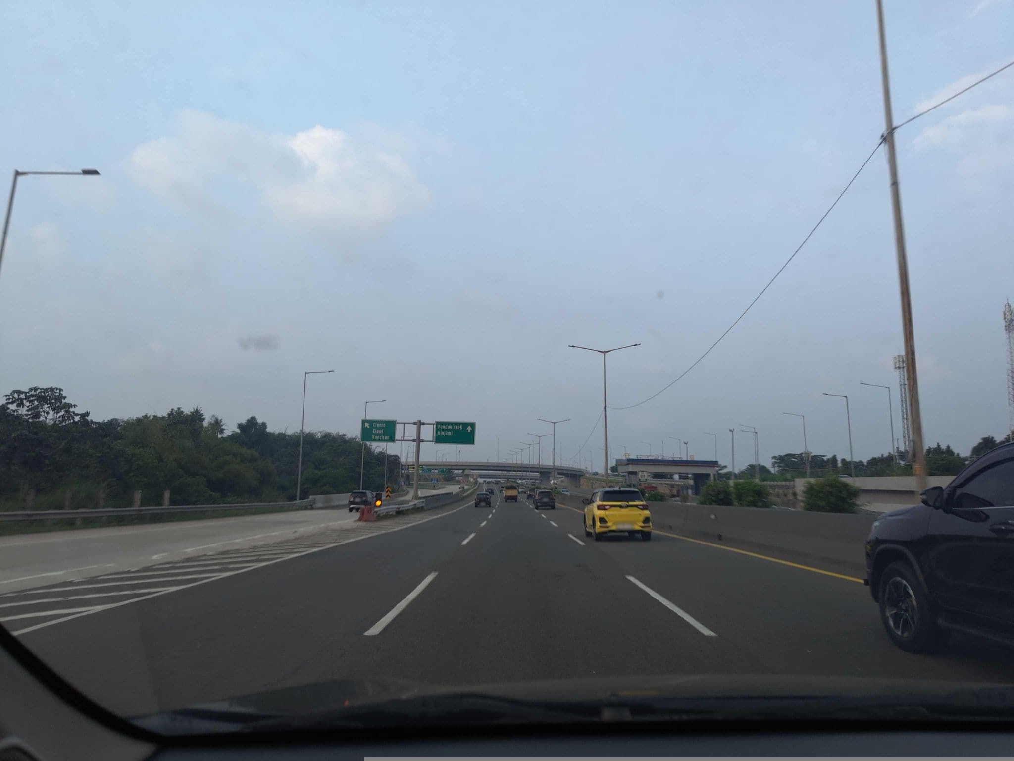 Street view near Business Centre Lounge, South Tangerang — © FotoPeta (CC BY-SA · Mapillary)