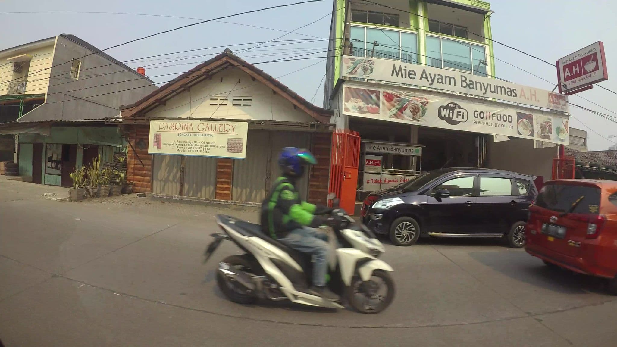 Street view near Chipenk's Room, Tangerang — © kaart_2 (CC BY-SA · Mapillary)