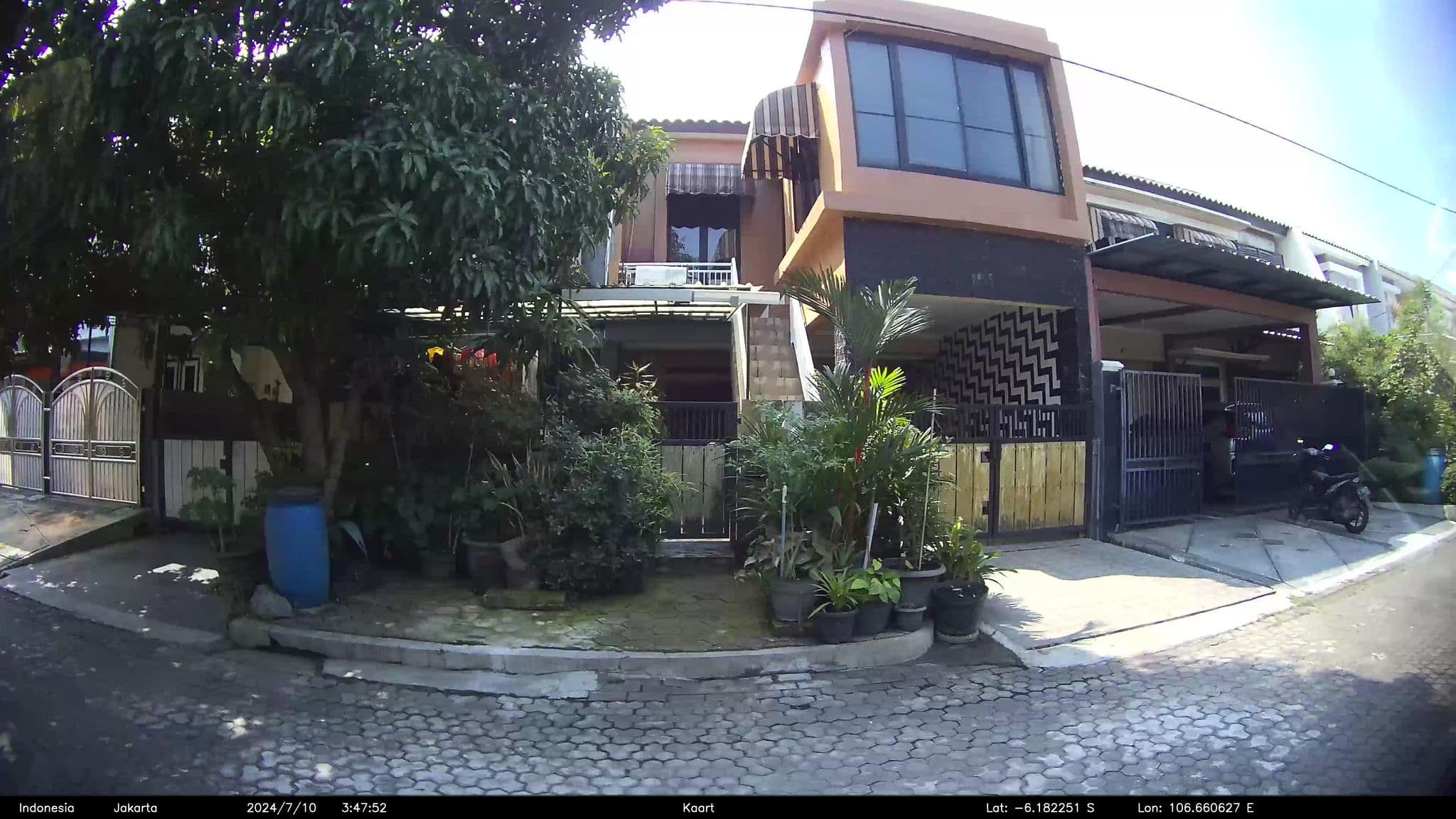 Street view near Hotel Bukit Gumati Batutulis, Tangerang — © kaart_1 (CC BY-SA · Mapillary)