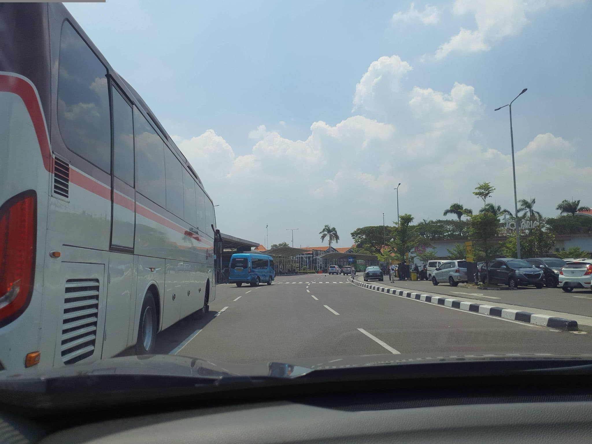 Street view near Hotel Ibis Bandung Trans Studio, Teluknaga — © FotoPeta (CC BY-SA · Mapillary)