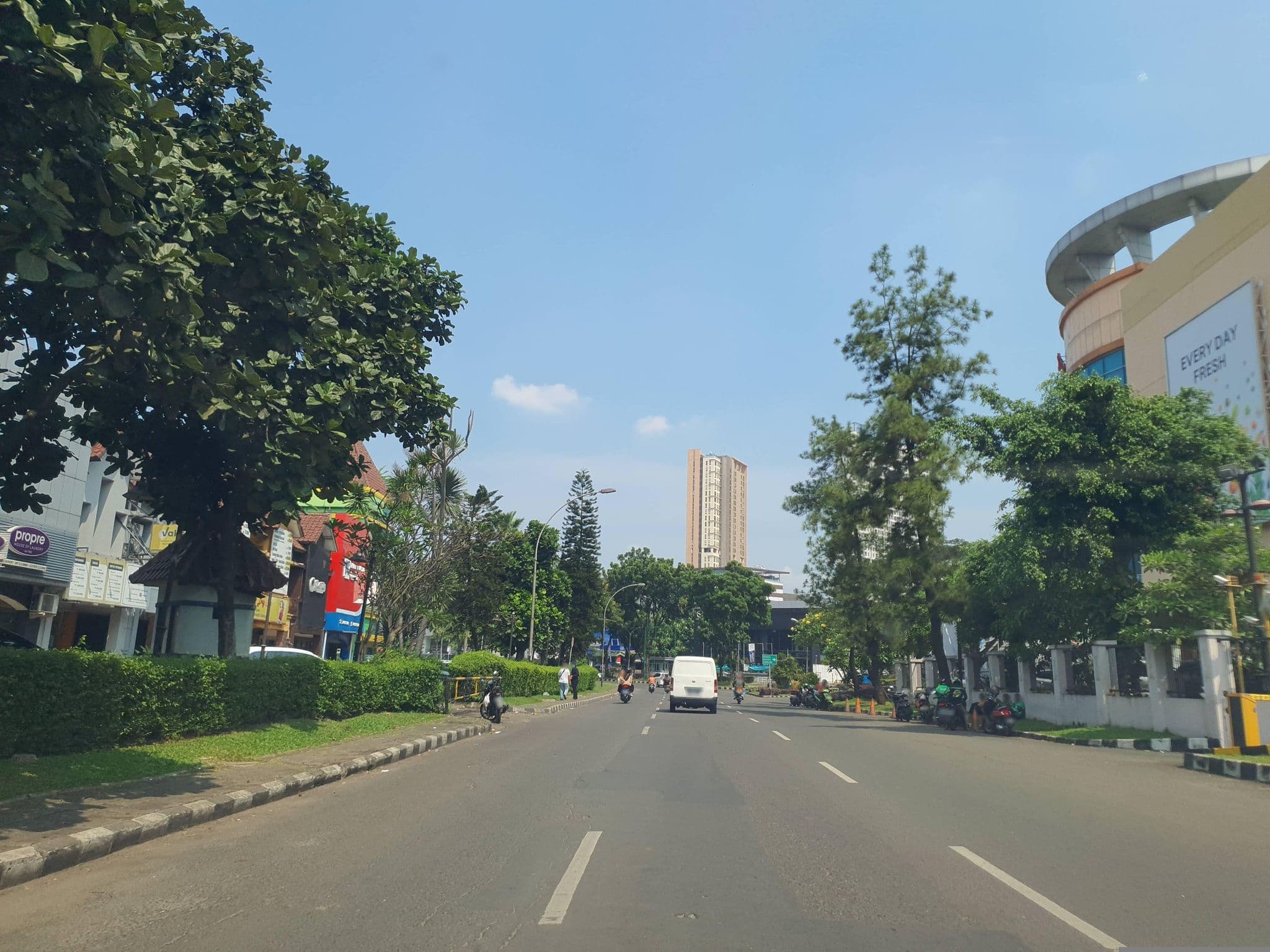 Street view near Grand Seriti Hotel, South Tangerang — © FotoPeta (CC BY-SA · Mapillary)