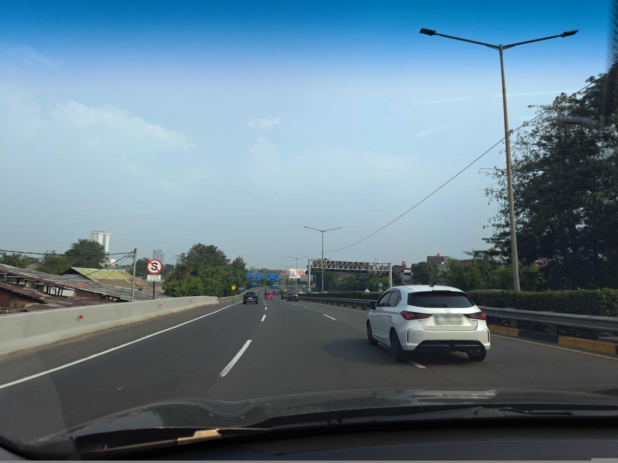 Street view near Kontrakan Belakang Pasar Mikro Bintaro, South Tangerang — © FotoPeta (CC BY-SA · Mapillary)