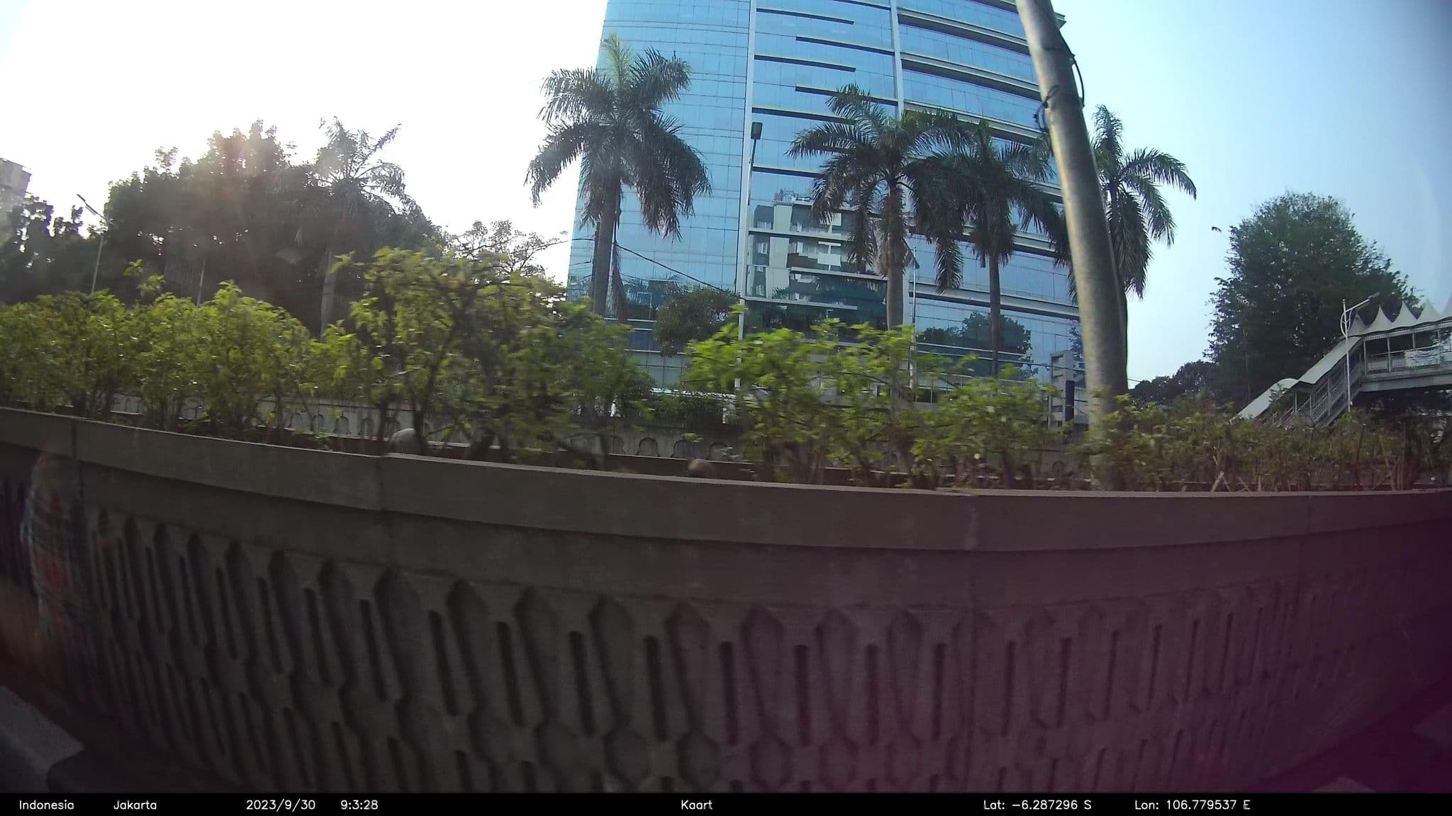 Street view near Hotel & Restaurant Menara Pondok Indah, South Tangerang — © kaart_2 (CC BY-SA · Mapillary)