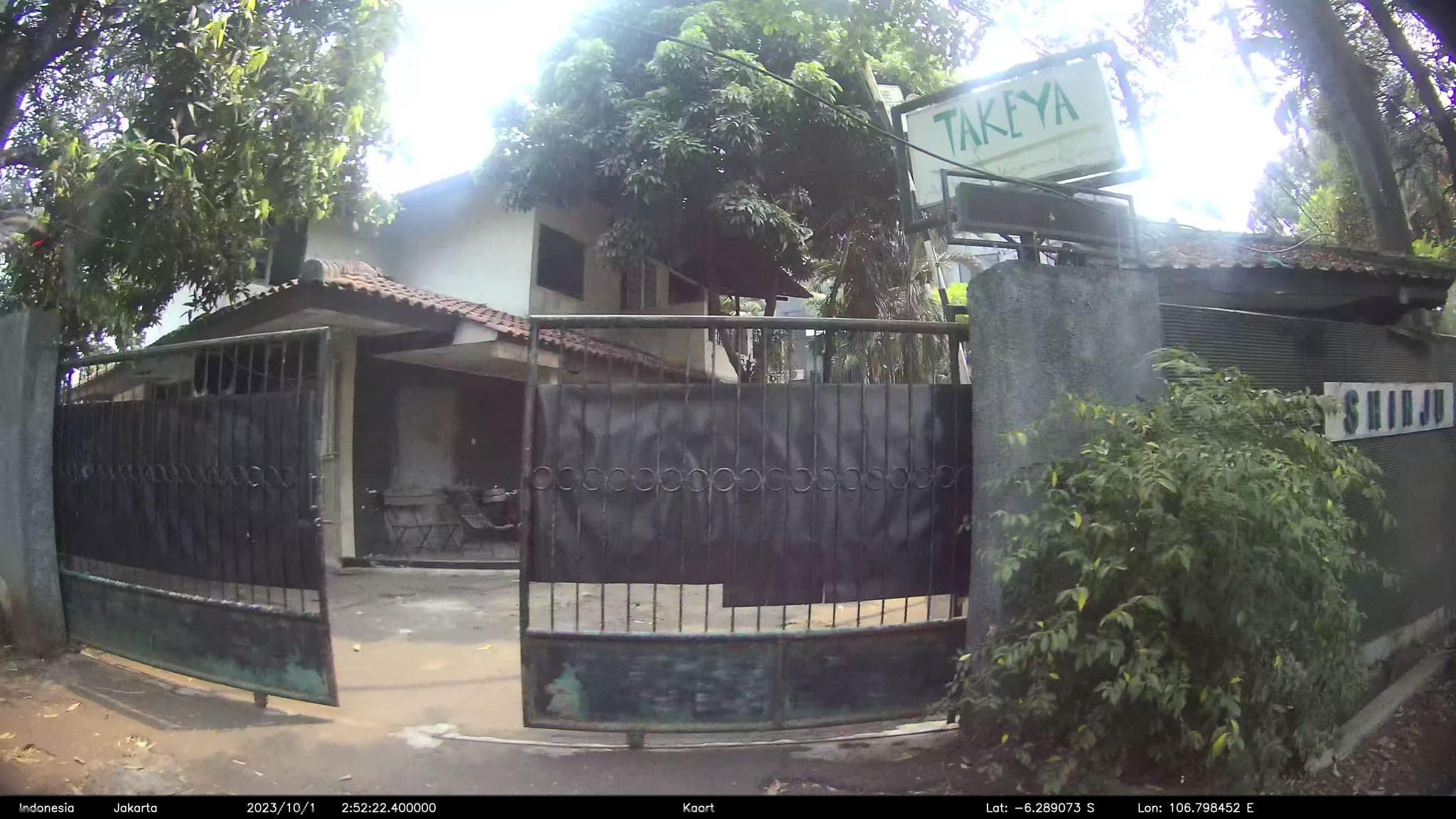 Street view near Shinju Apartment, South Tangerang — © kaart_2 (CC BY-SA · Mapillary)