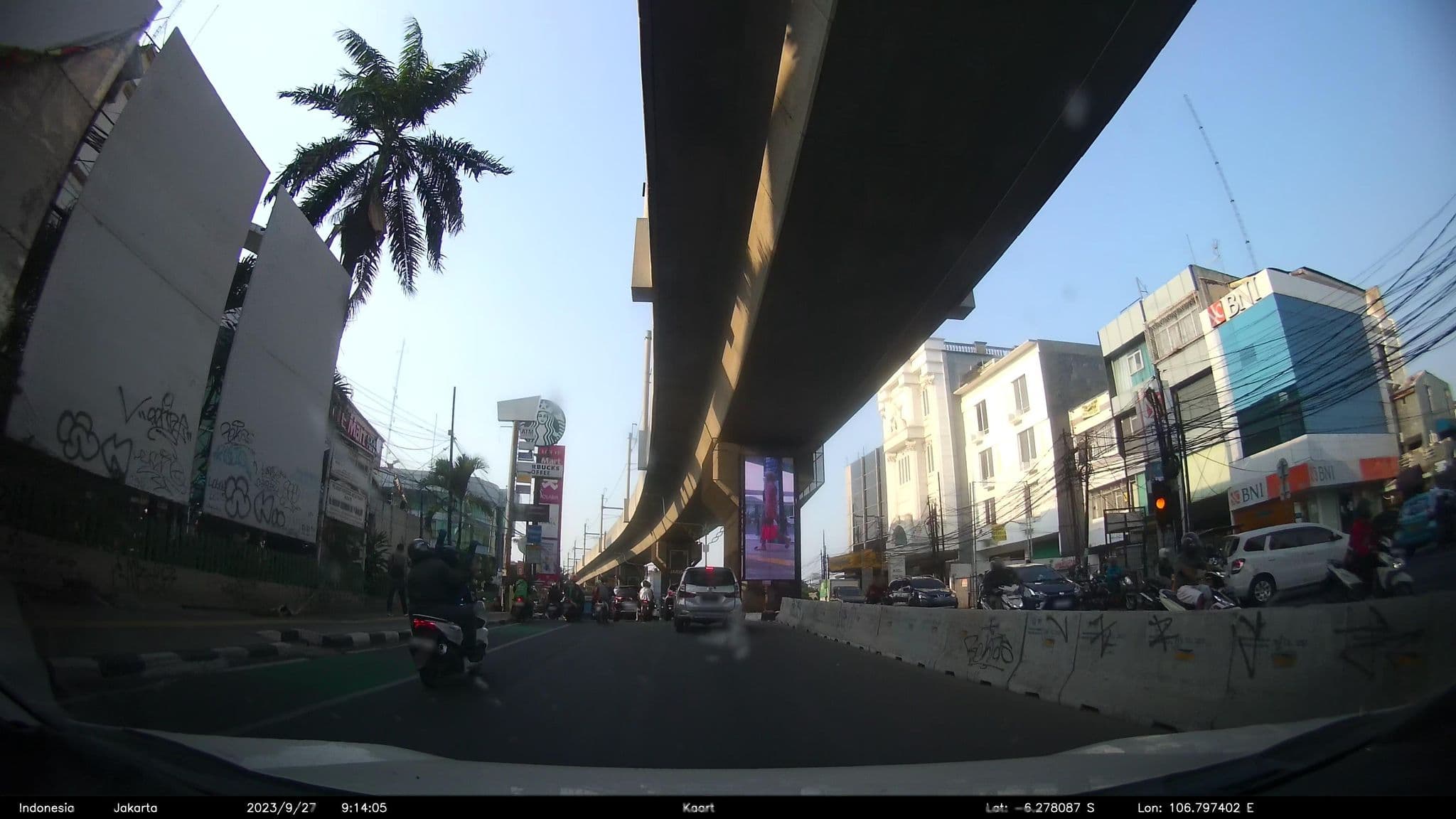 Street view near Hotel Mega Angrek, Jakarta — © kaart_2 (CC BY-SA · Mapillary)