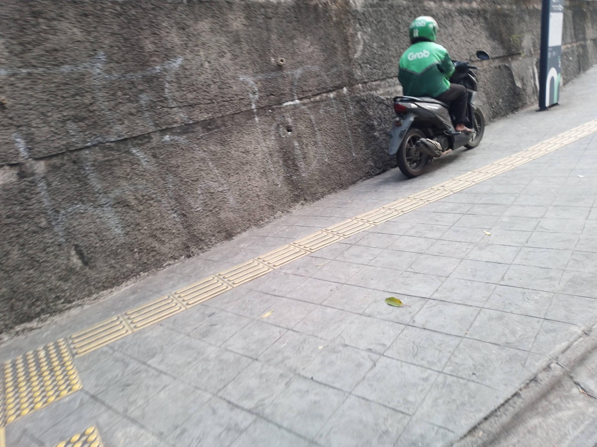 Street view near Horison bogor, Jakarta — © syukursetiyadi (CC BY-SA · Mapillary)