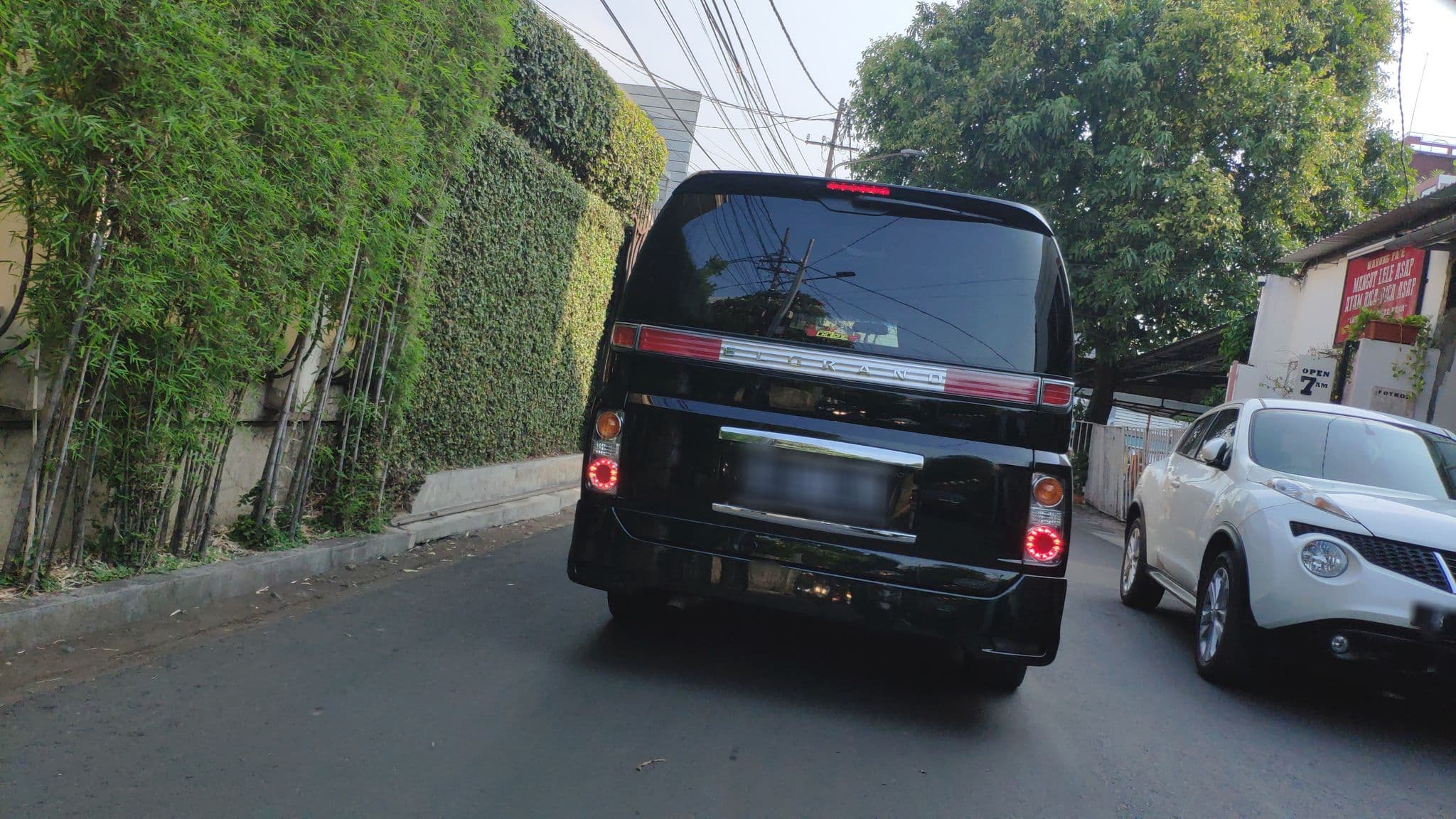 Street view near FLAT06., Jakarta — © heru_tri_setiawan (CC BY-SA · Mapillary)