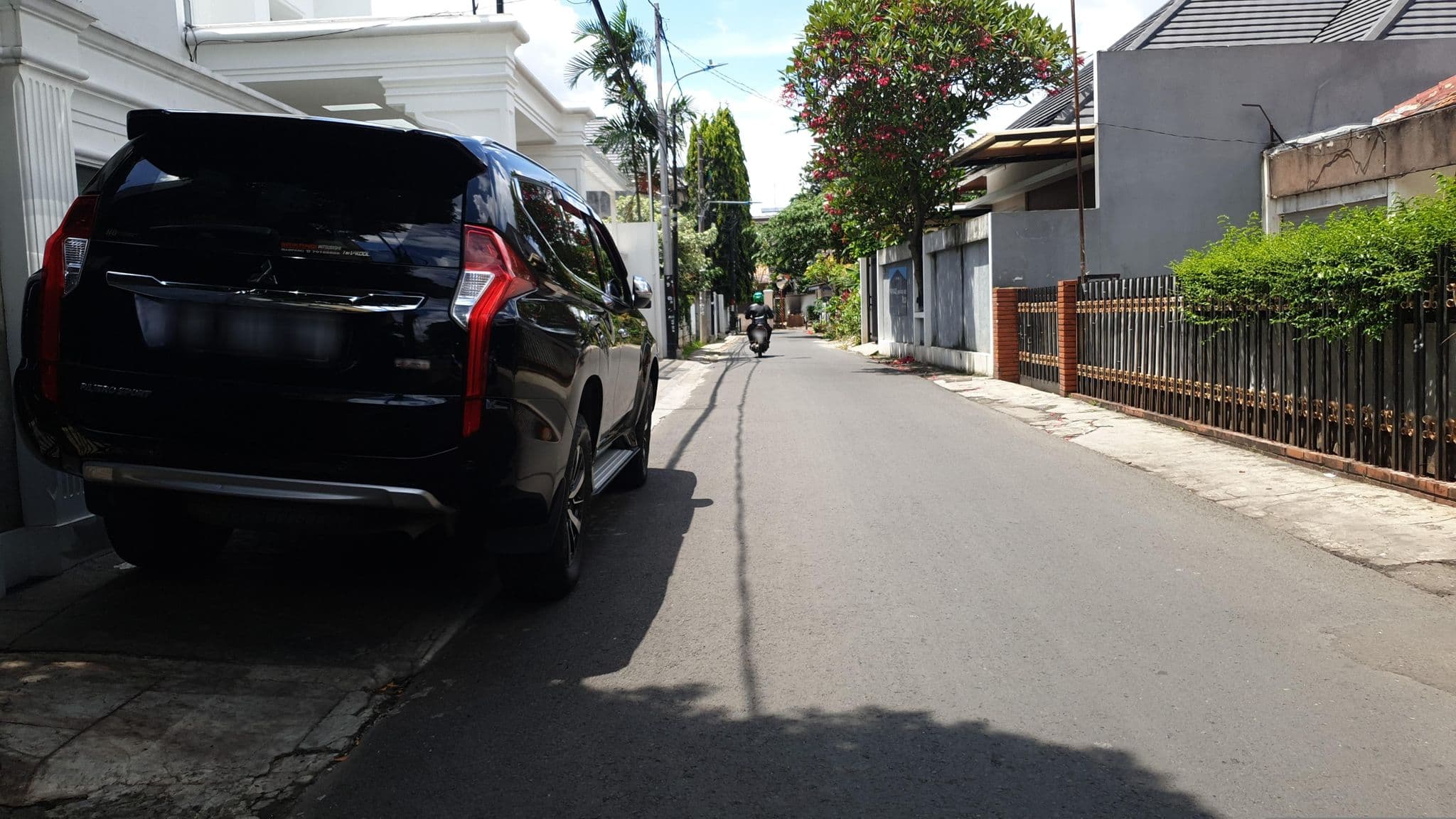 Street view near Grandkemang Hotel, Jakarta — © Kaart_Local (CC BY-SA · Mapillary)