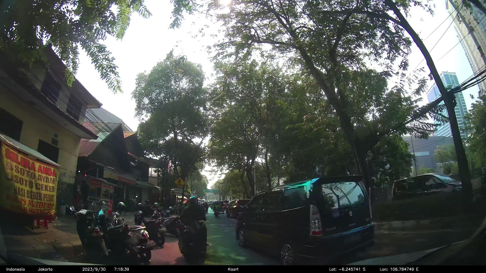 Street view near Favehotel by Aston, Jakarta — © kaart_2 (CC BY-SA · Mapillary)