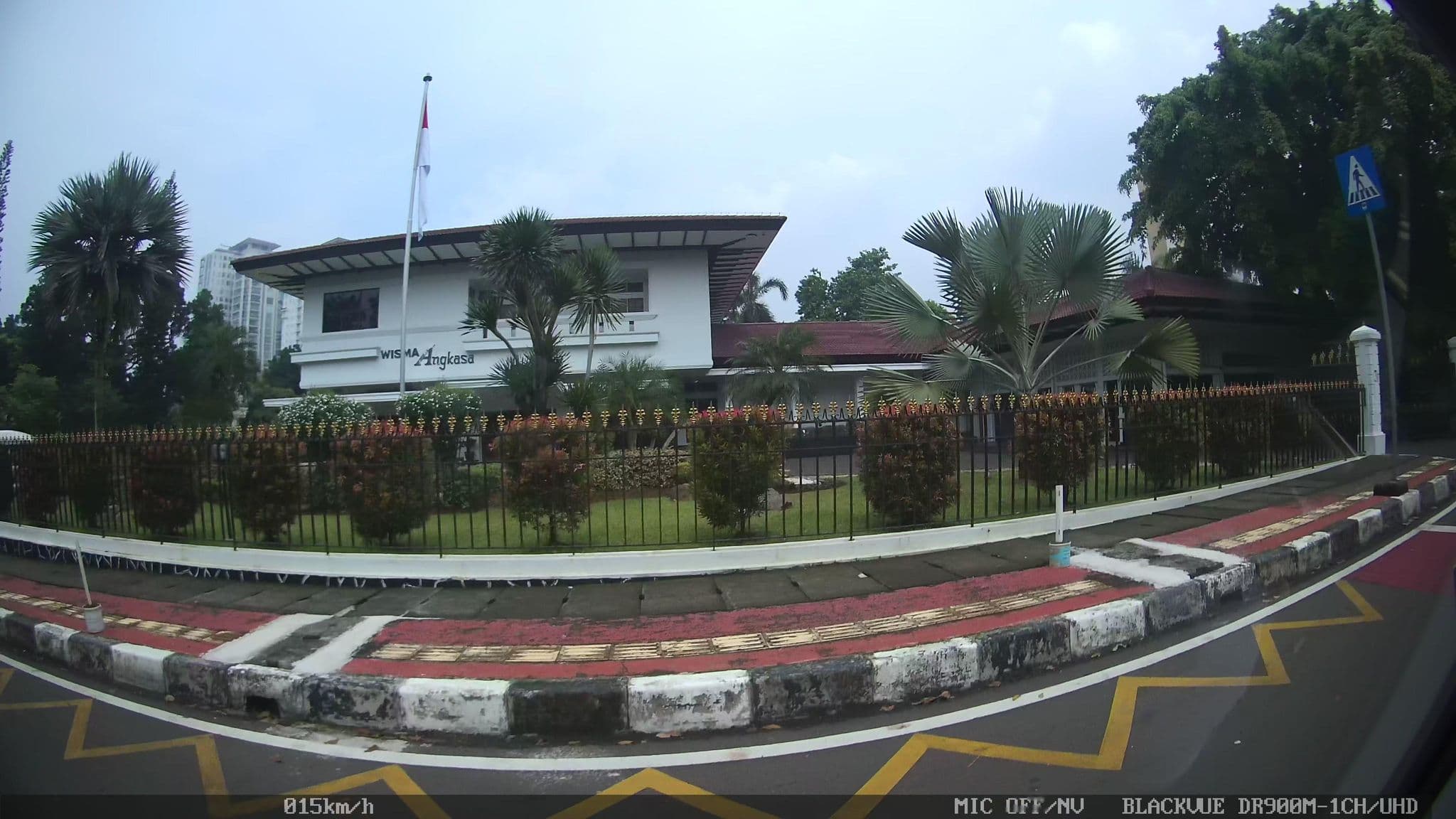 Street view near Wisma Angkasa, Jakarta — © kaart_2 (CC BY-SA · Mapillary)