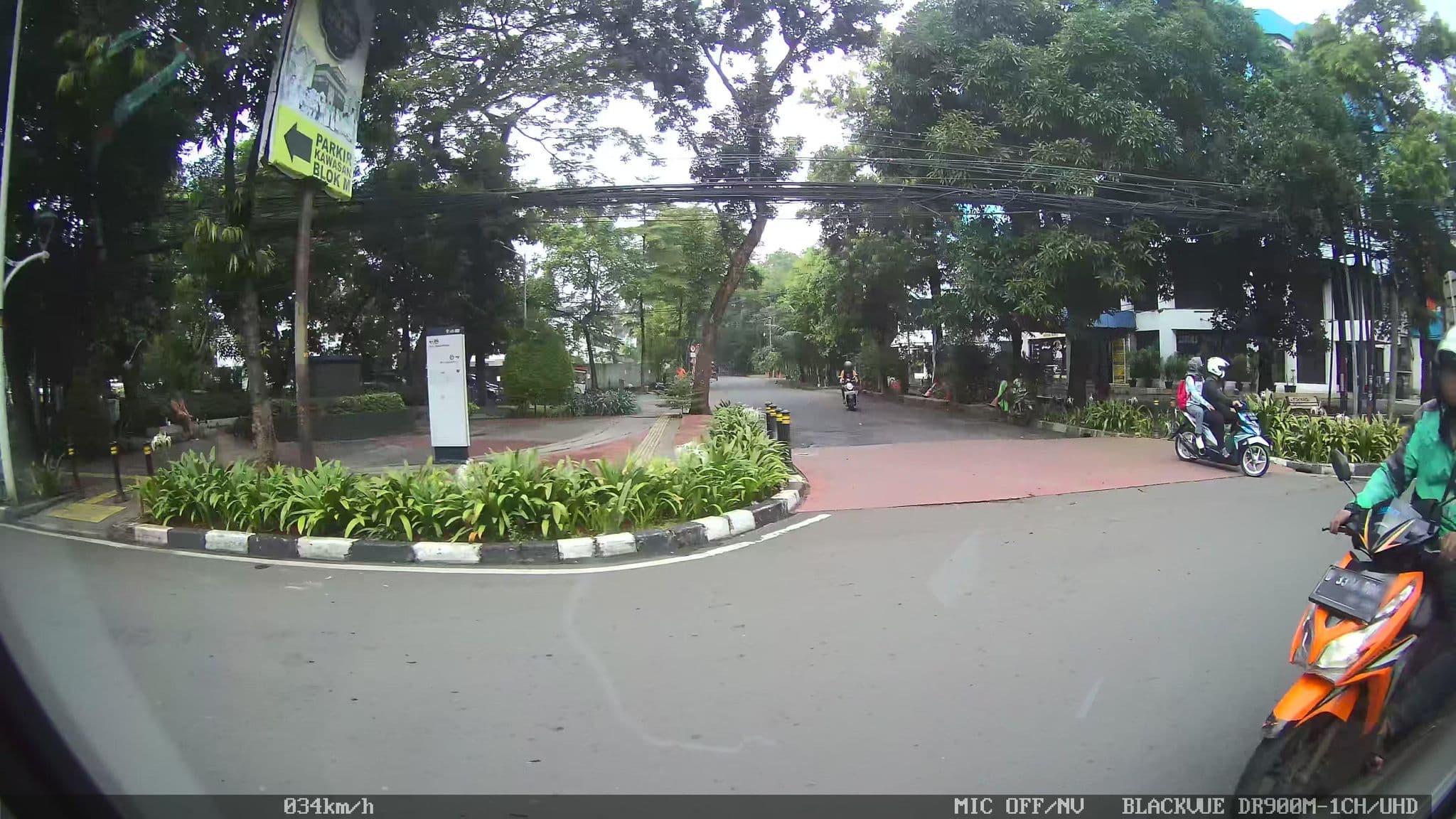 Street view near Melawai III Hotel, Jakarta — © kaart_2 (CC BY-SA · Mapillary)