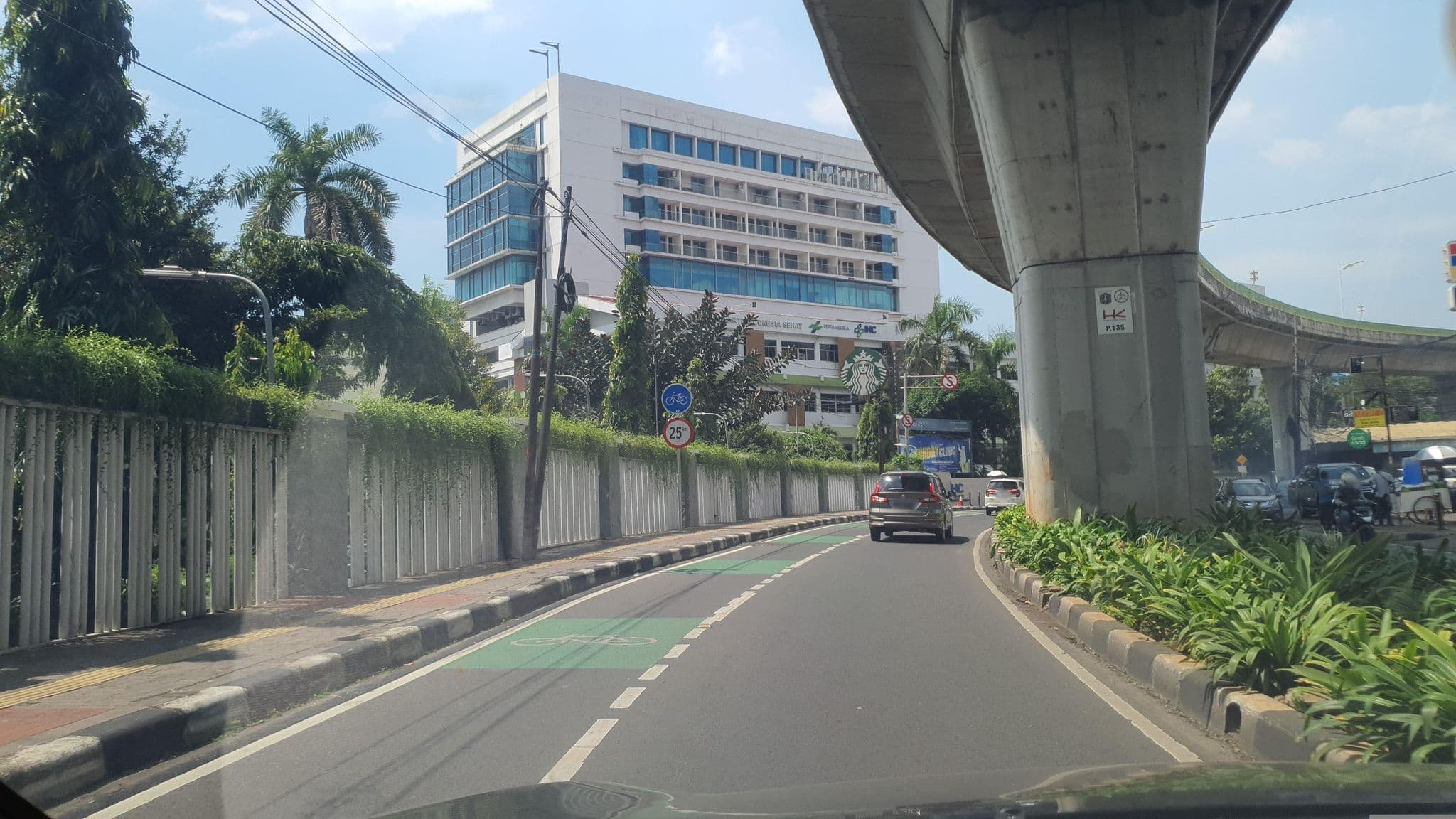 Street view near Cheers Hotel, Jakarta — © FotoPeta (CC BY-SA · Mapillary)