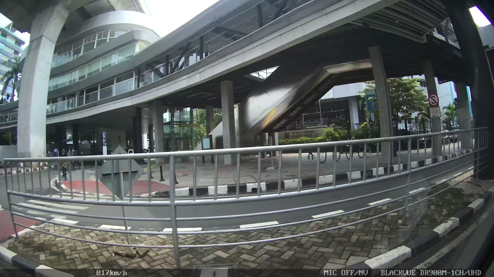 Street view near Holiday Inn, Jakarta — © kaart_2 (CC BY-SA · Mapillary)