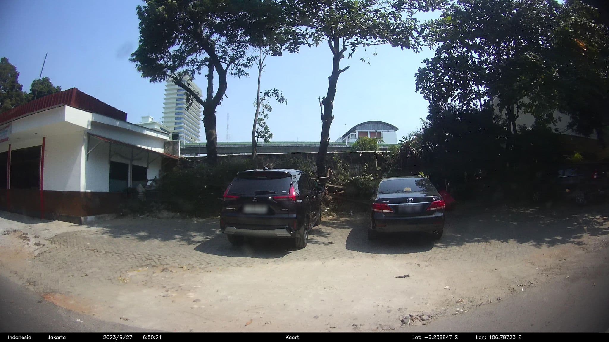 Street view near Hotel California Bandung, Jakarta — © kaart_2 (CC BY-SA · Mapillary)
