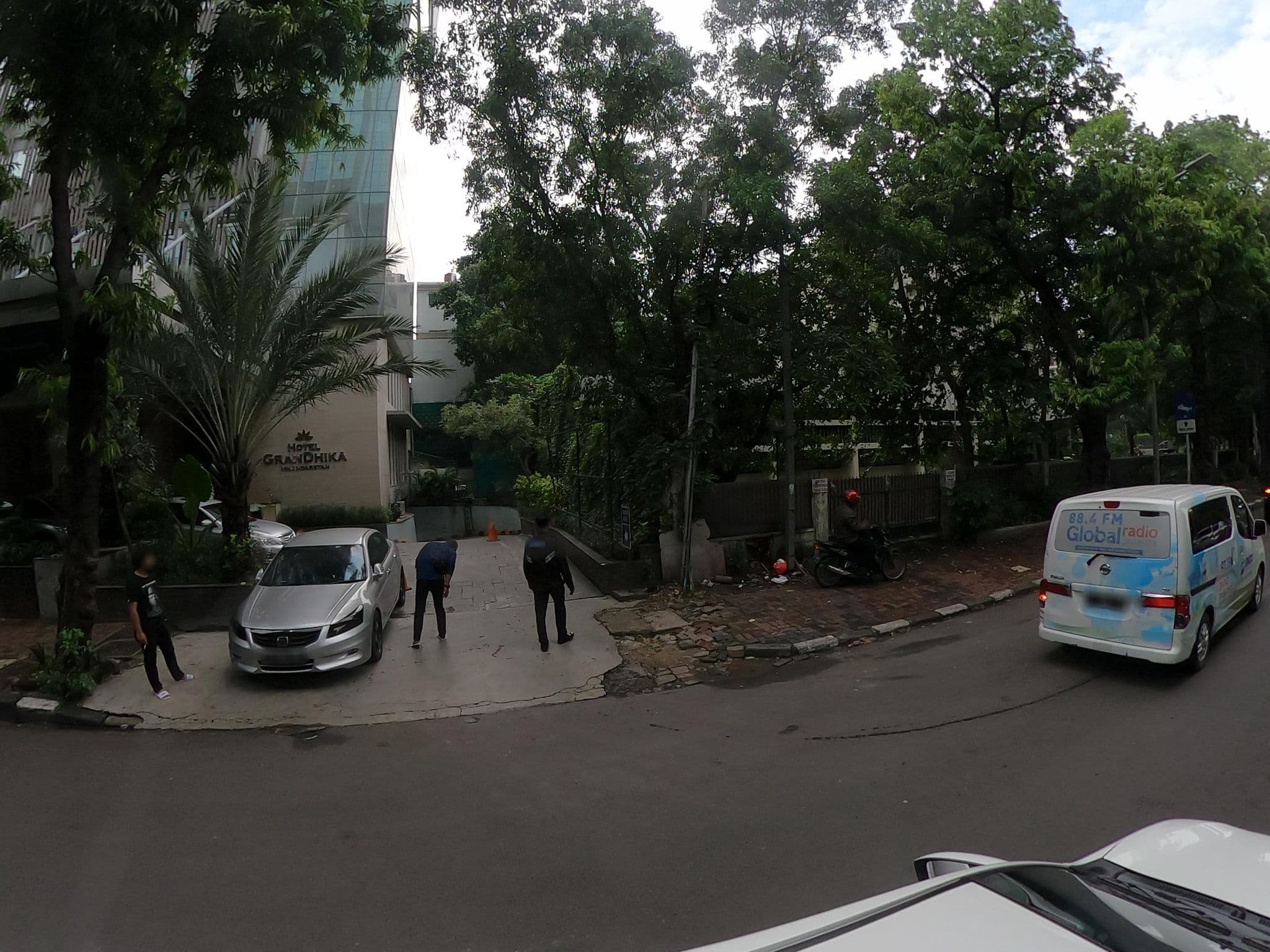Street view near Swimming Pool, Jakarta — © kaart_360 (CC BY-SA · Mapillary)