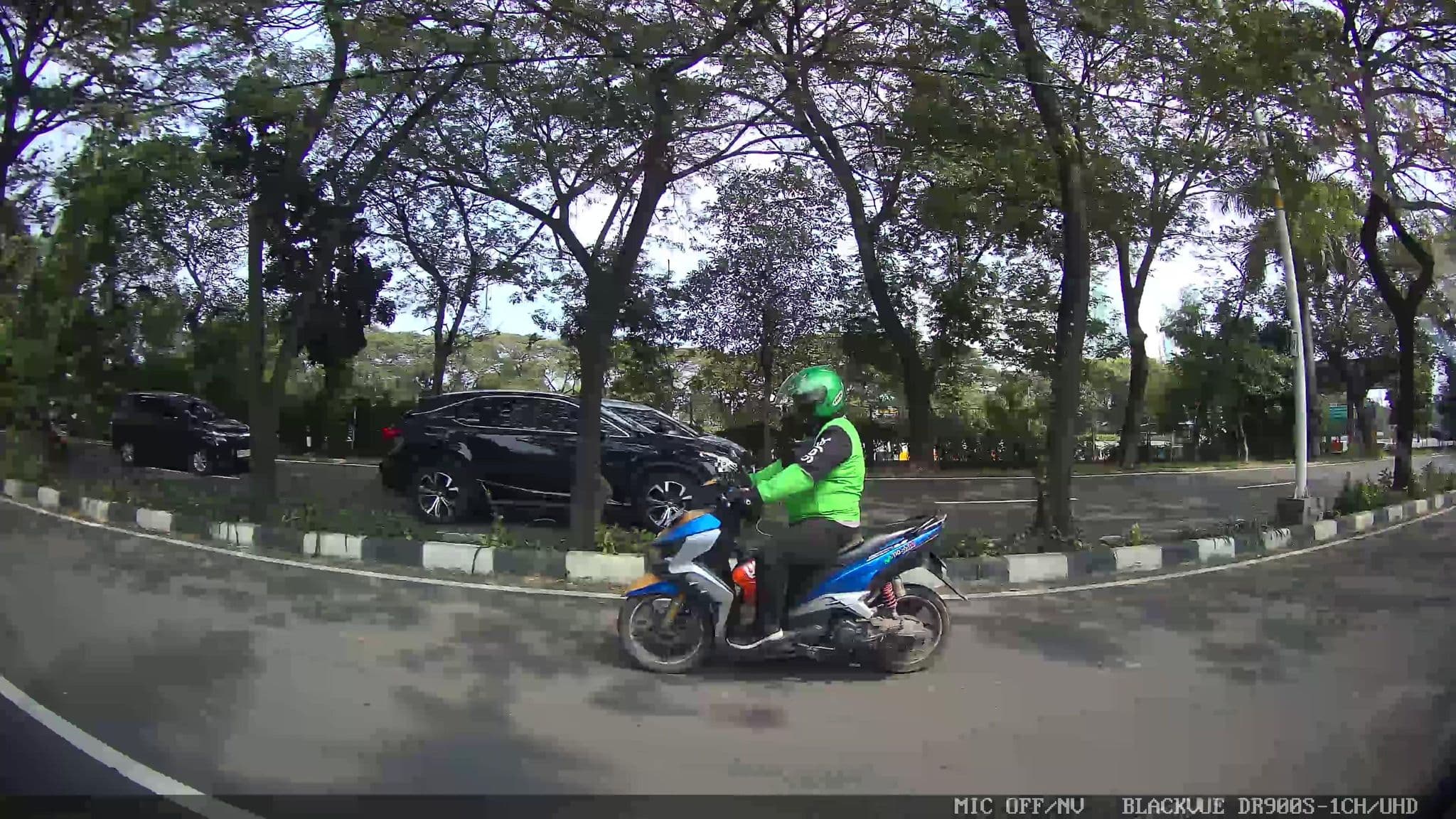 Street view near Grand Mercure Roxy Hotel, Ciputat — © kaart_3 (CC BY-SA · Mapillary)