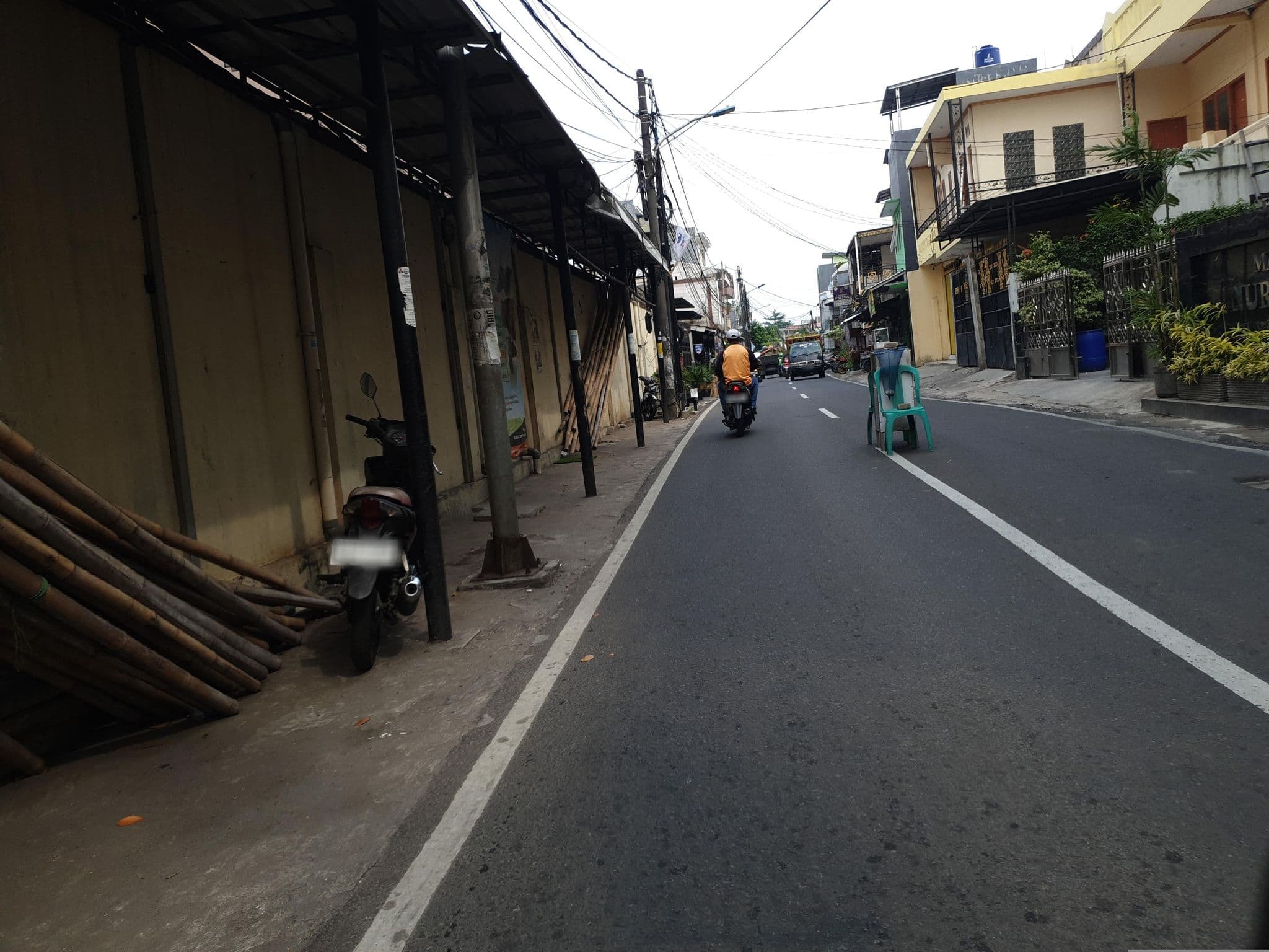 Street view near roomriEroom, Ciputat — © Kaart_Local (CC BY-SA · Mapillary)