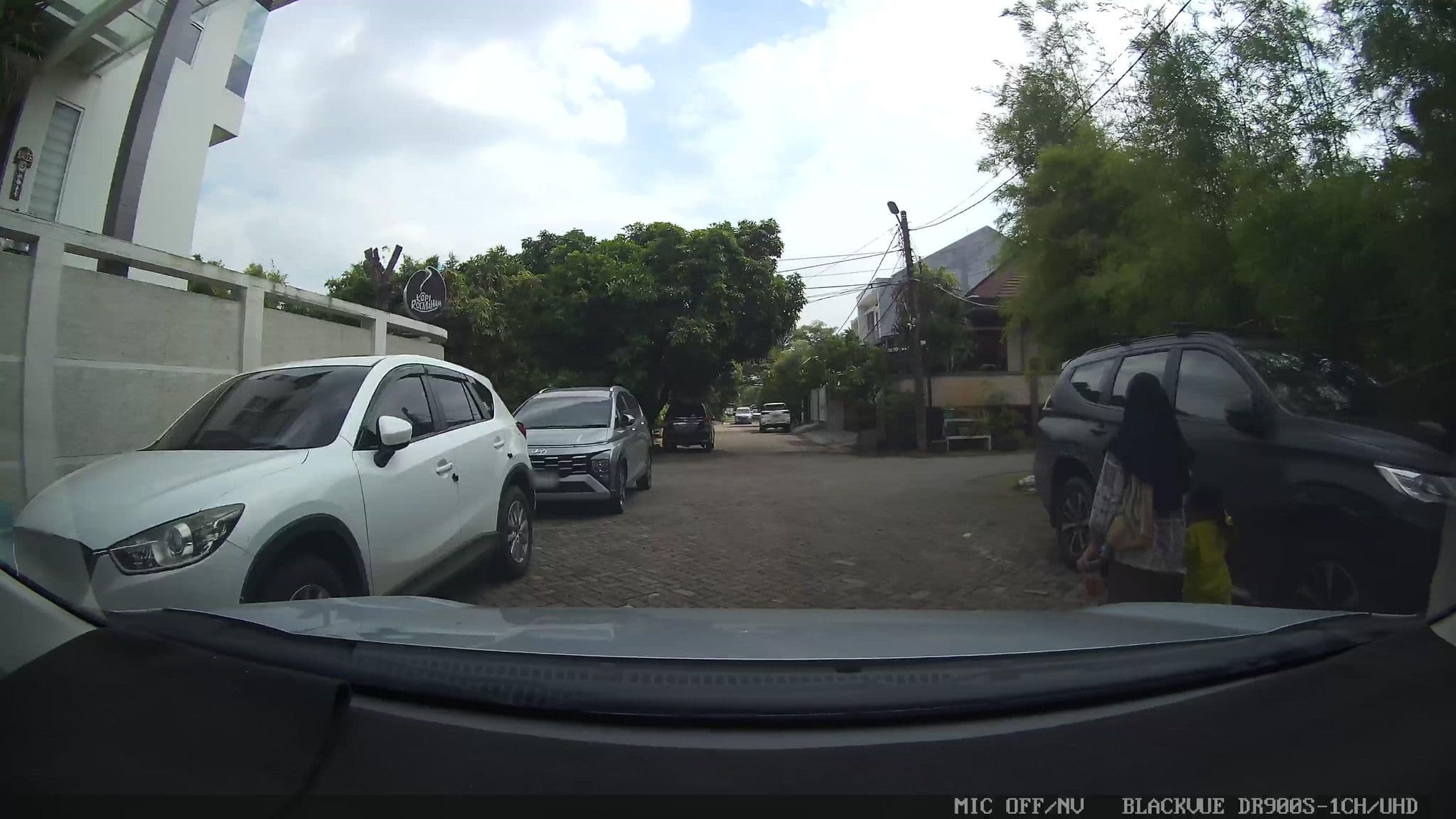 Street view near Hotel Swissbel, Teluknaga — © kaart_3 (CC BY-SA · Mapillary)