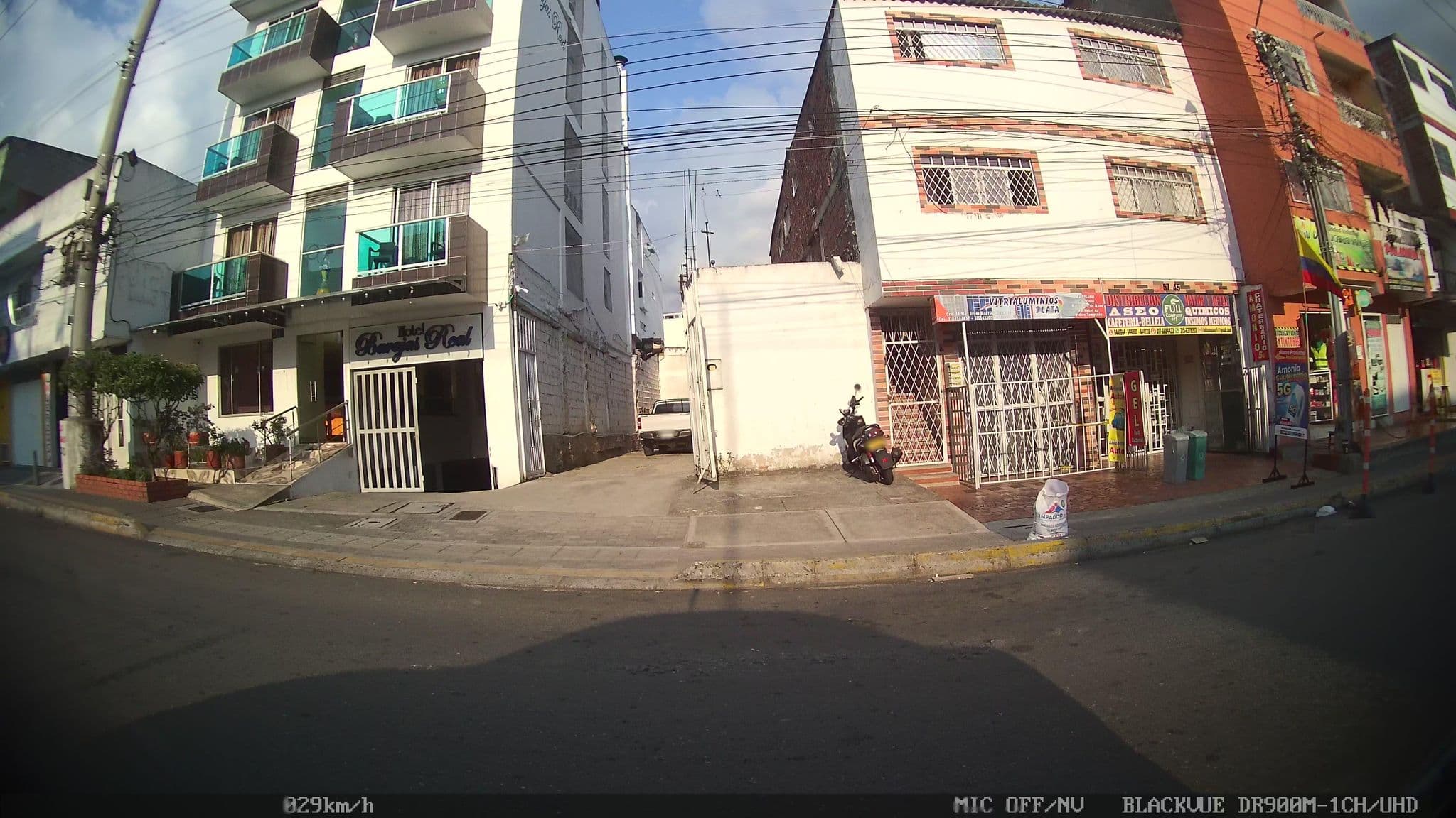 Street view near Hotel Barajas Real, Bucaramanga — © kaart_2 (CC BY-SA · Mapillary)