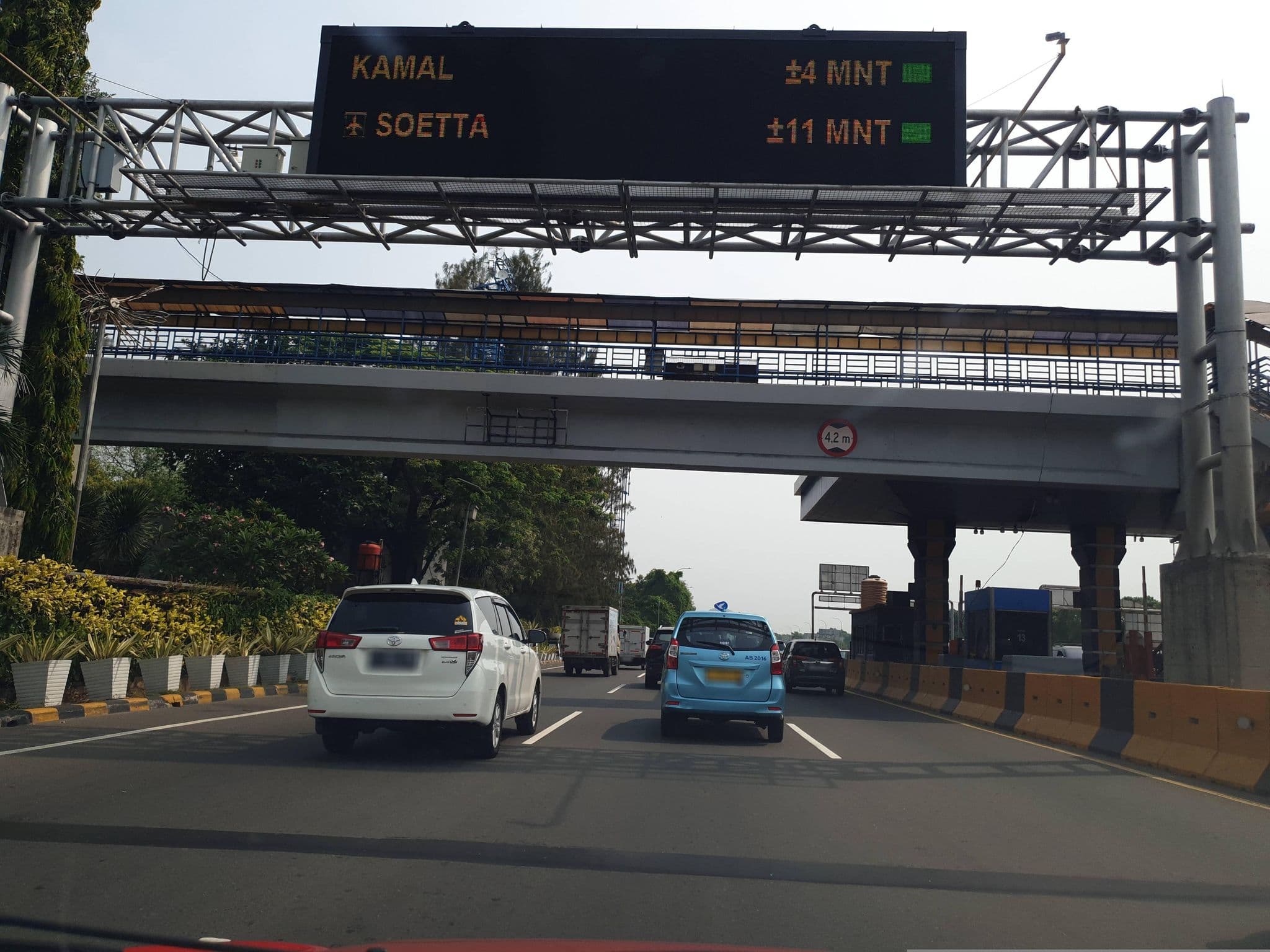 Street view near P. Seribu Room - Hotel Mercure Ancol, Jakarta — © Kaart_Local (CC BY-SA · Mapillary)