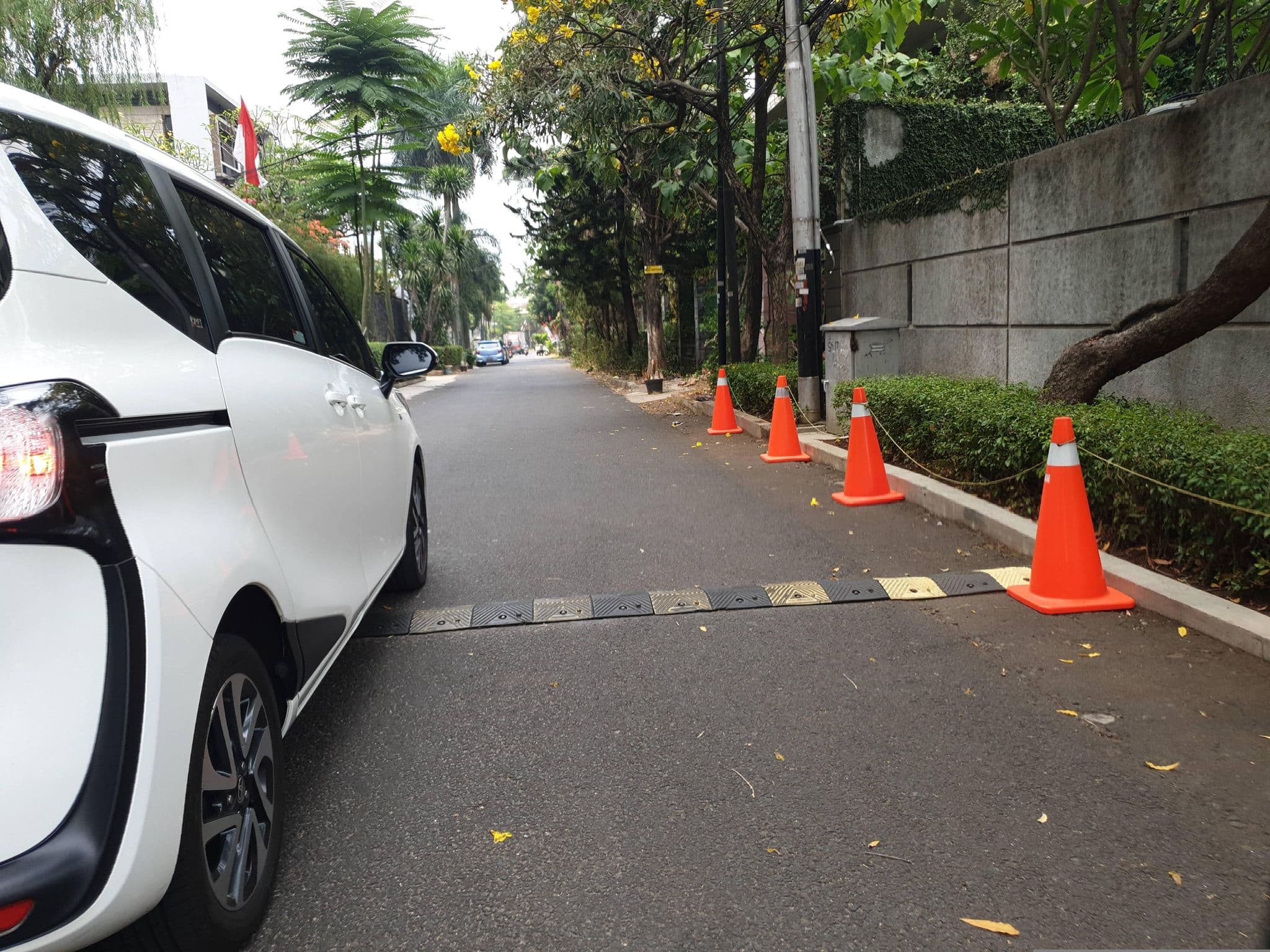 Street view near The Bellezza Suites Hotels, Jakarta — © Kaart_Local (CC BY-SA · Mapillary)