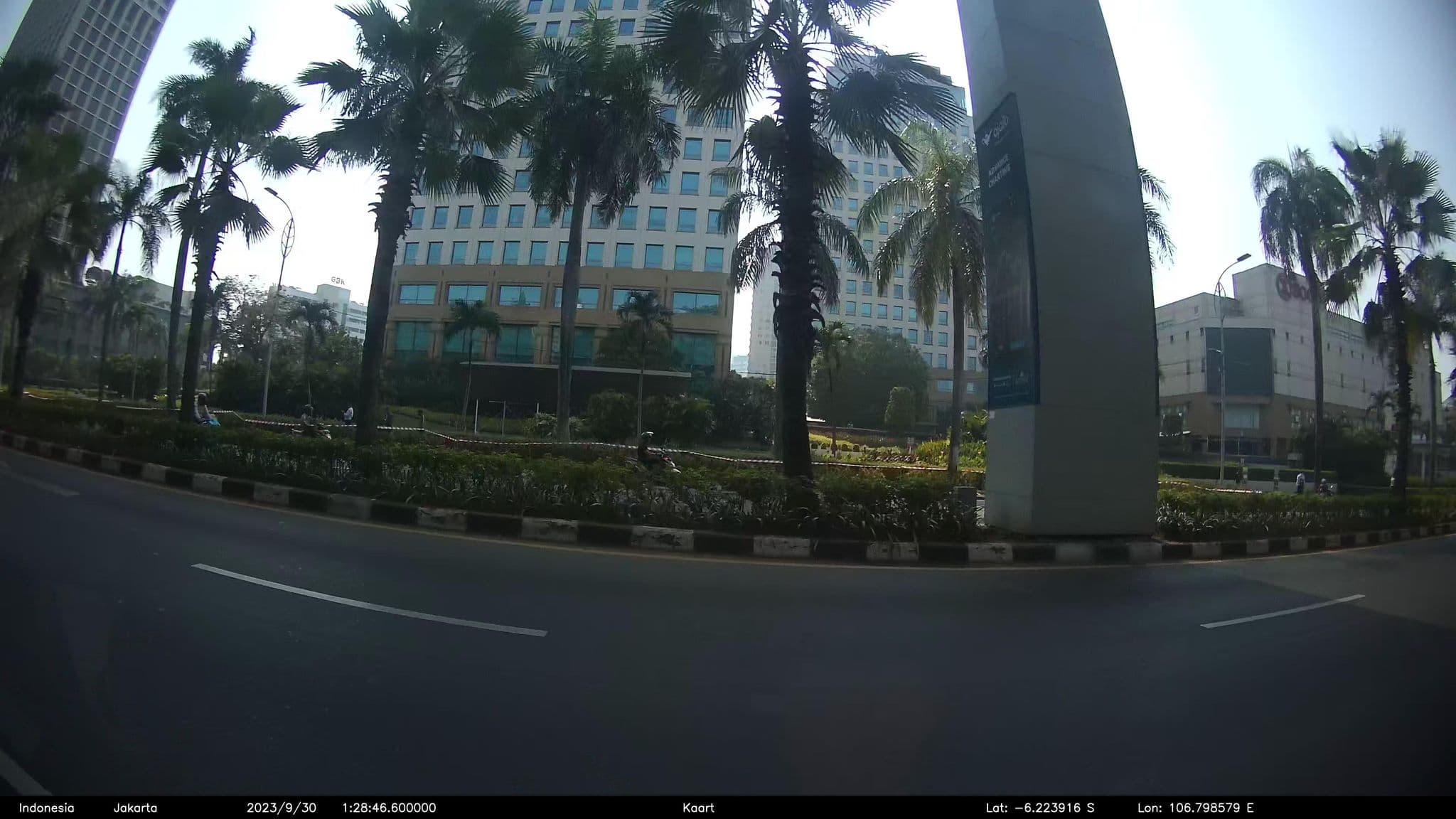 Street view near Sudirman Central Bussiness Distric( Jl. Jend. Sudirman kav. 52-53), Jakarta — © kaart_2 (CC BY-SA · Mapillary)