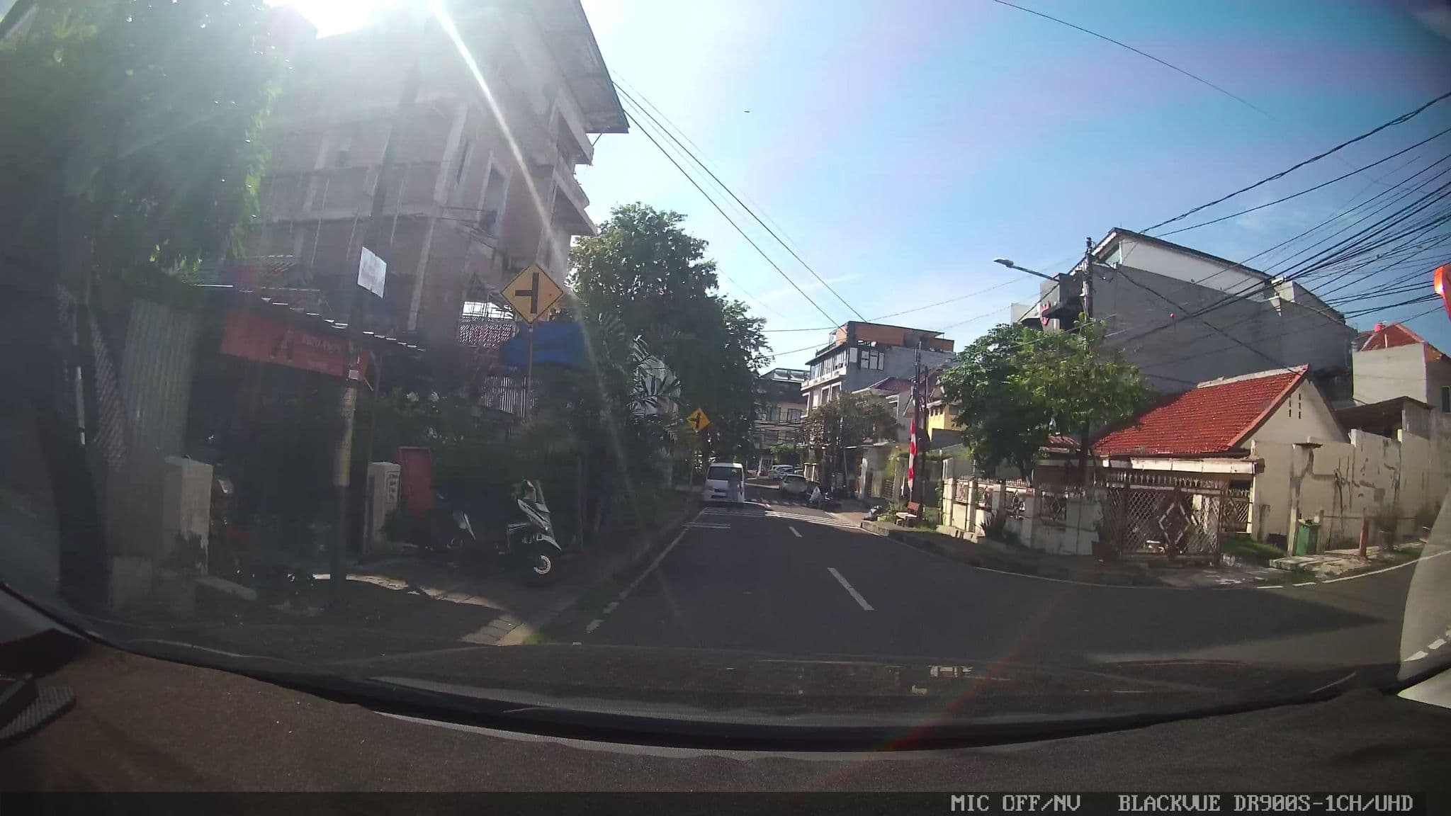 Street view near Hotel of Arsonia Tulip, Jakarta — © Kaart---FRONT (CC BY-SA · Mapillary)