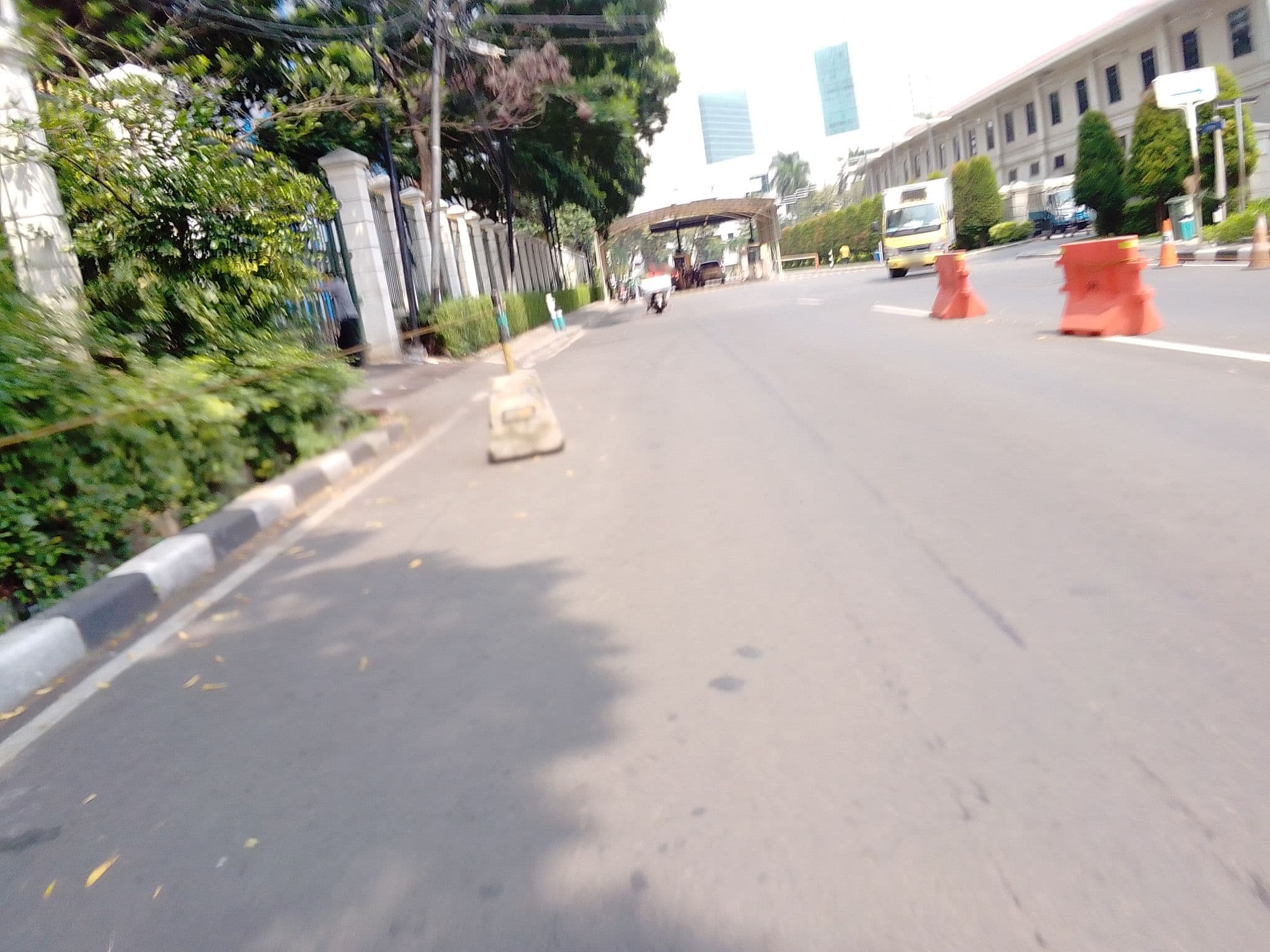 Street view near Hotel Ciputra, Jakarta — © fedrian_syah (CC BY-SA · Mapillary)