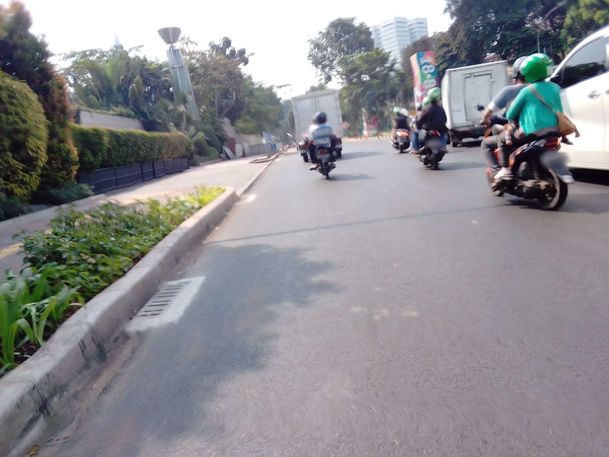 Street view near Admin Office Hotel Mulia Senayan, Jakarta — © fedrian_syah (CC BY-SA · Mapillary)